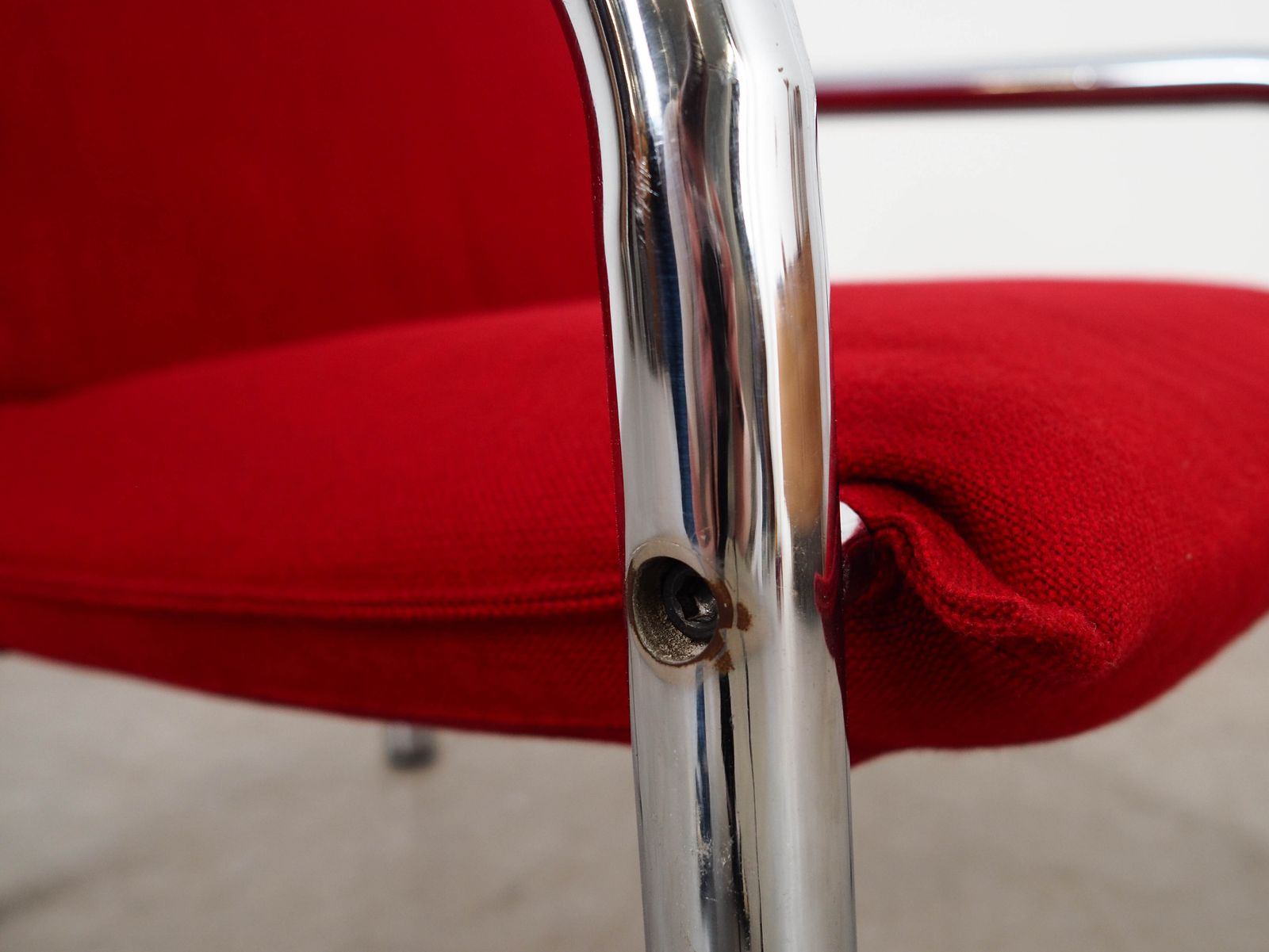 photo furniture Fauteuil rouge, design italien, années 1970, fabriqué en Italie