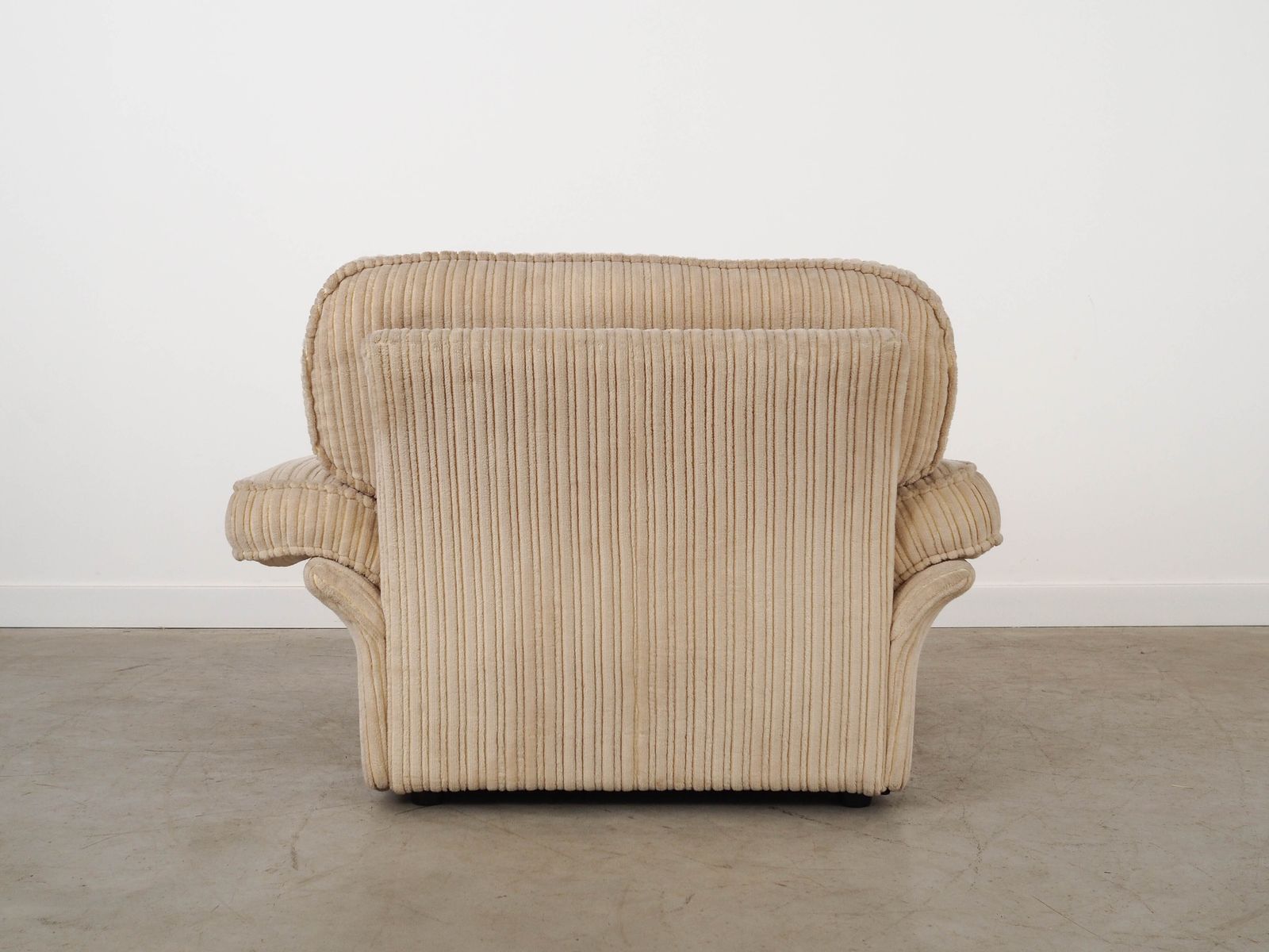 Cream Armchair Soffio, Italian Design, 1970s, Manufactured By Doimo photo vinterior