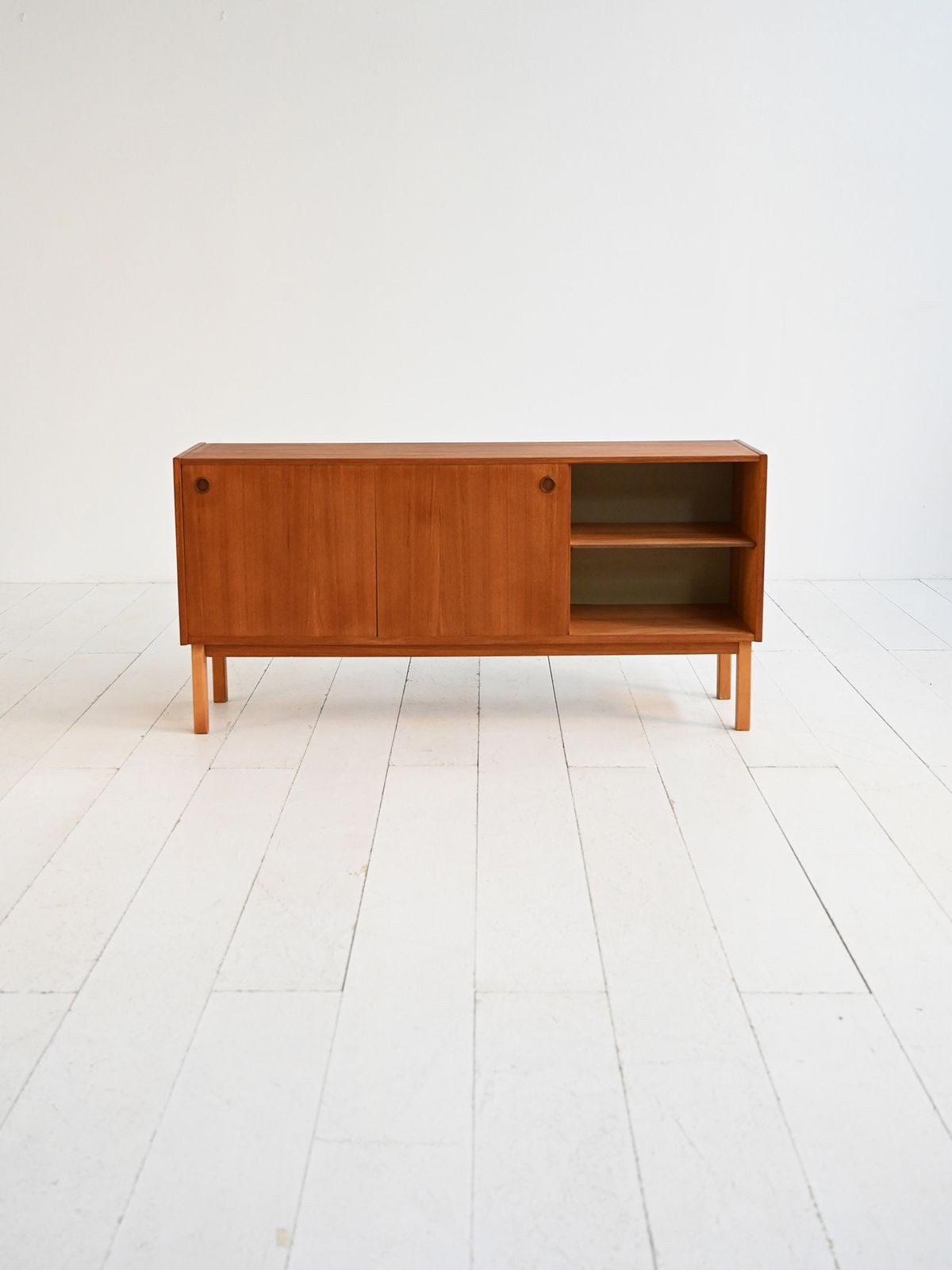 Scandinavisch teakhouten dressoir, ca. jaren 1960 photo Meubels