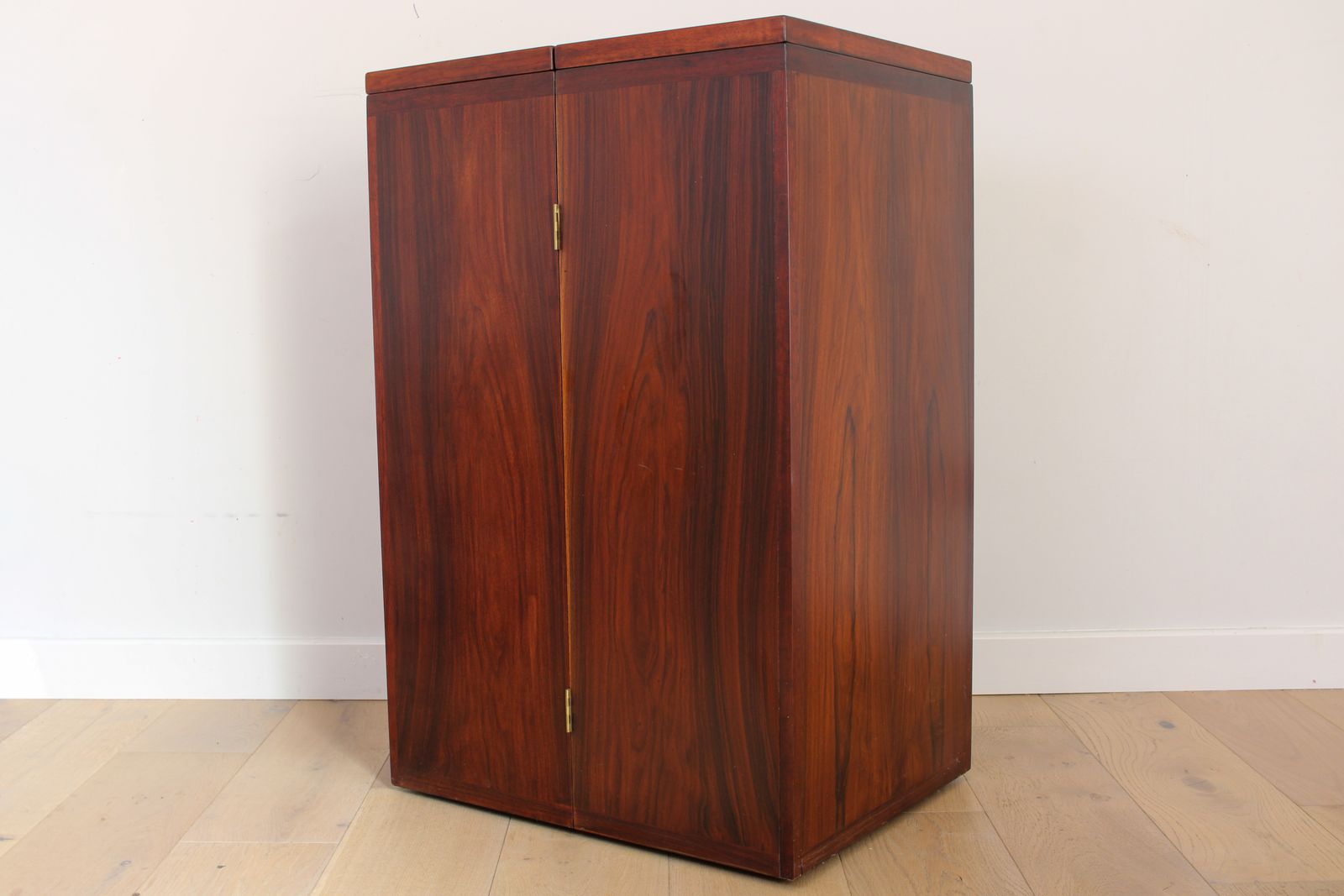 A Vintage Mid Century Drylund 7712 Captains Bar Crafted In Rosewood photo 1750.0