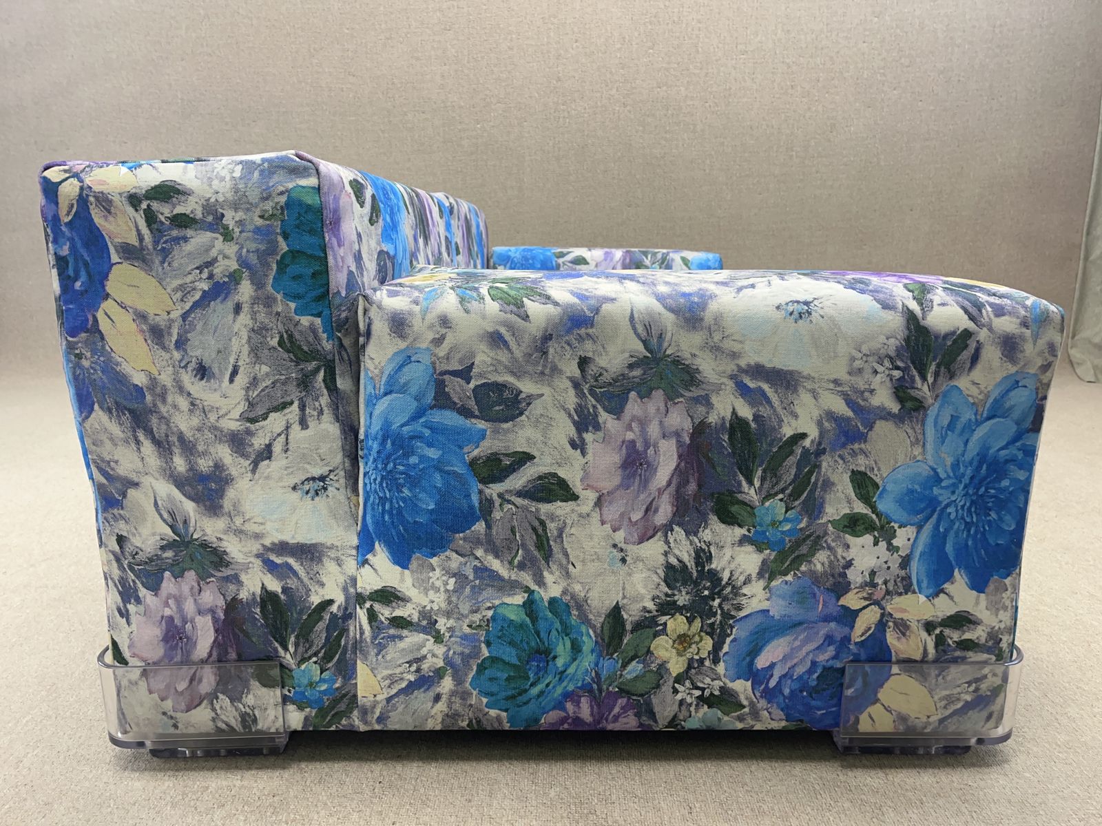 photo furniture Sofa Settee Plastics Modular By Piero Lissoni For Kartell