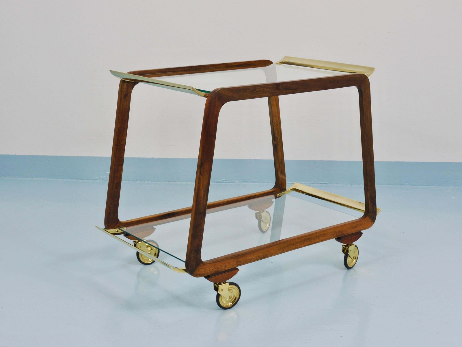 Mid-Century walnoot messing barkar serveertrolley, ca. jaren 1950, toegeschreven aan Oswald Haerdtl photo for sale