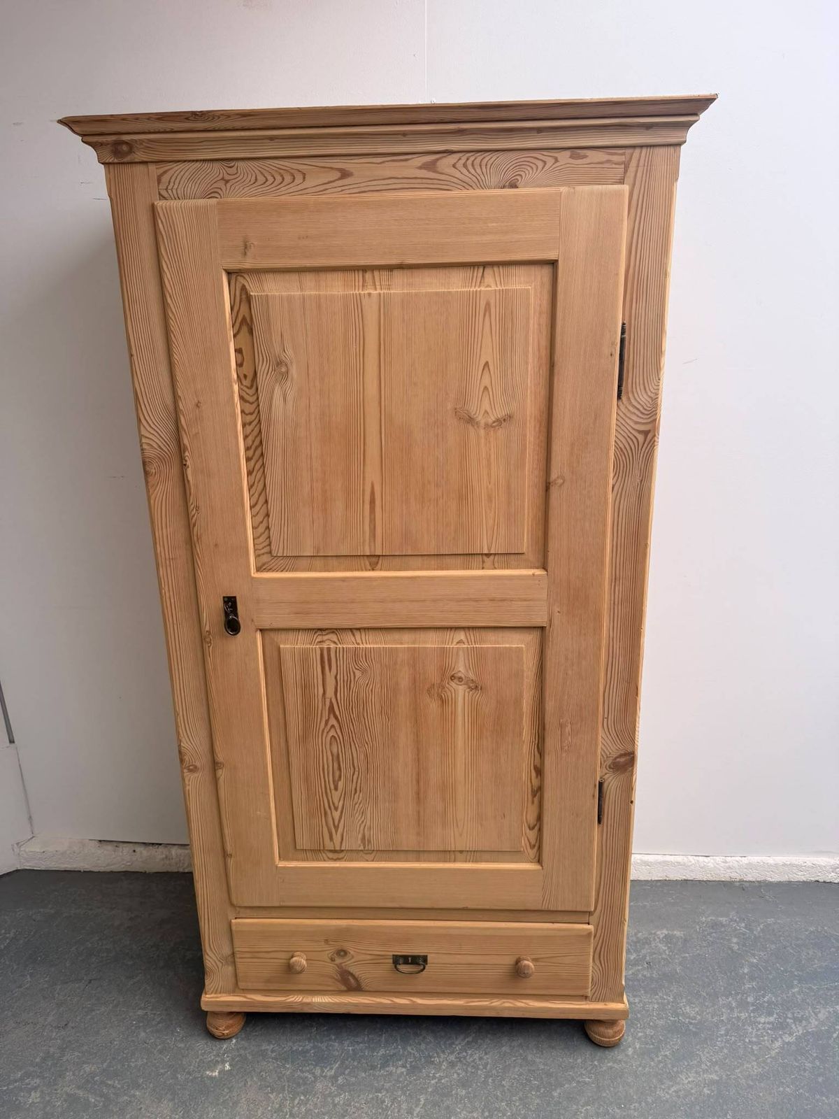A Superb Antique Pine 1 Piece Hall / Child's Wardrobe To Wax/Paint photo Furniture