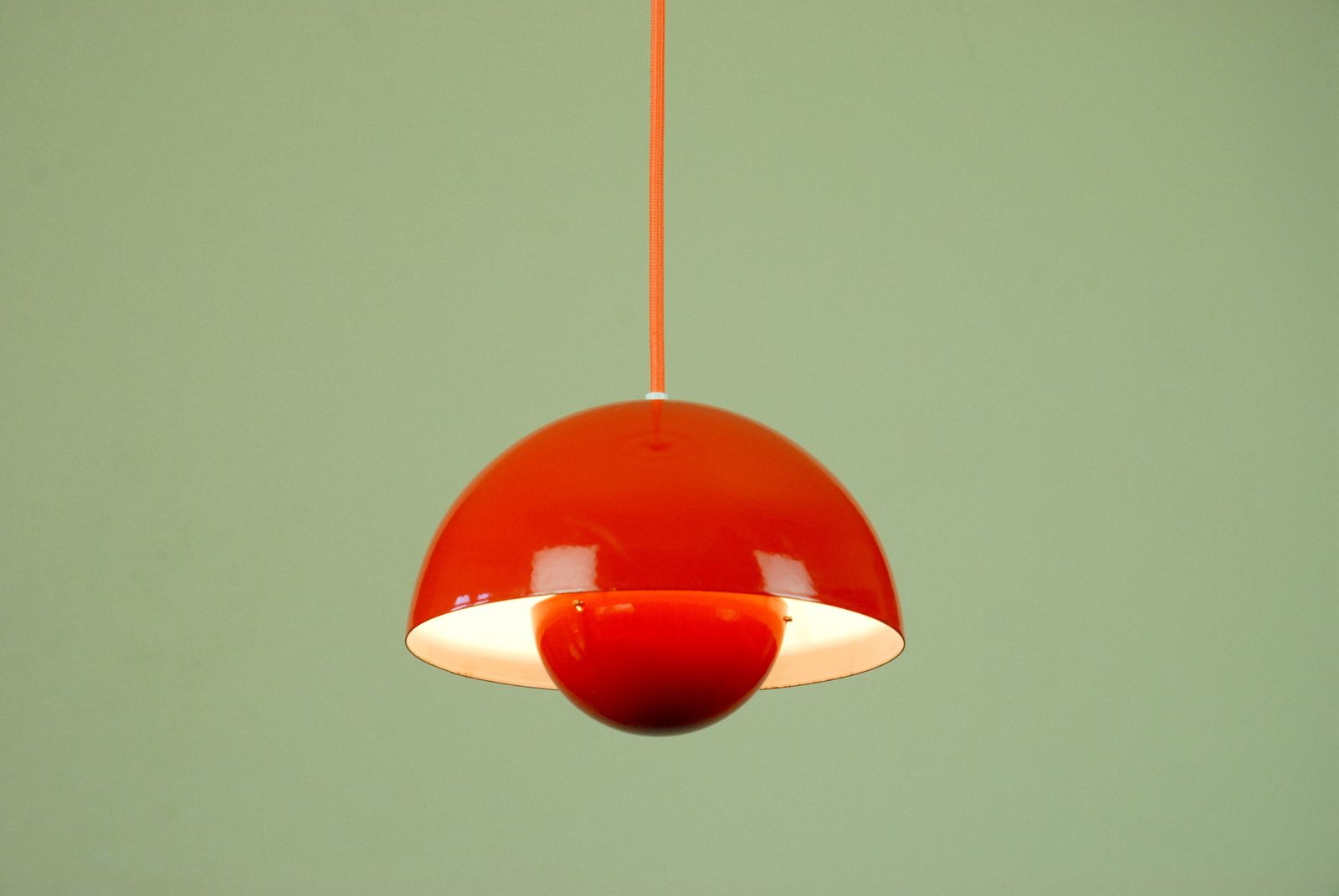 Set Of 2 Flowerpot Vp1 Pendant Lamps By Verner Panton For Louis Poulsen, Denmark, 1968 photo vintage