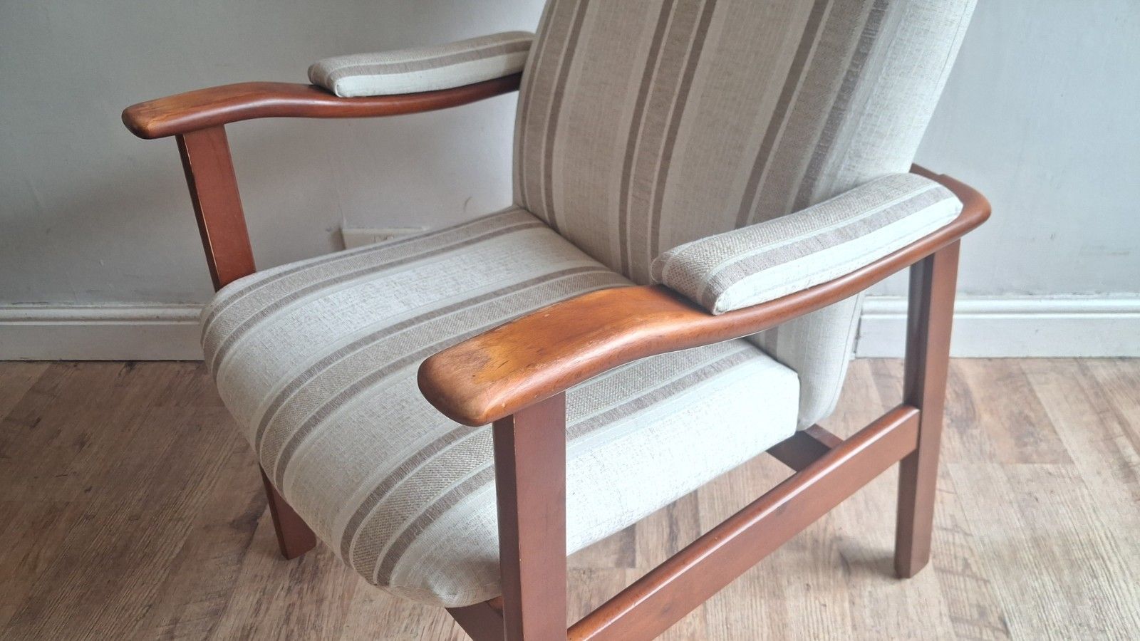 Furniture Super Cintique Mid  Century Teak Upholstered Armchair In Great Condition photo