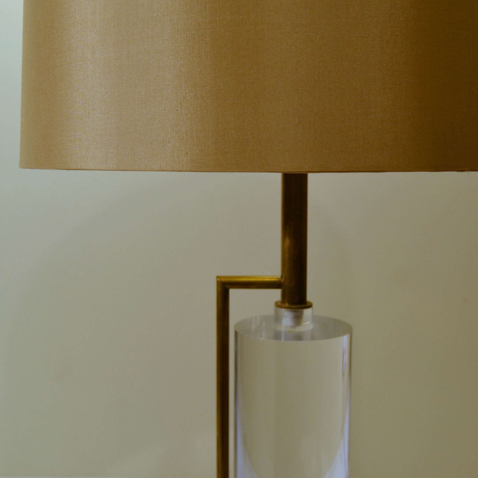 Lucite And Brass Italian 1960s Table Lamp With Silk Lamp Shade photo vinterior