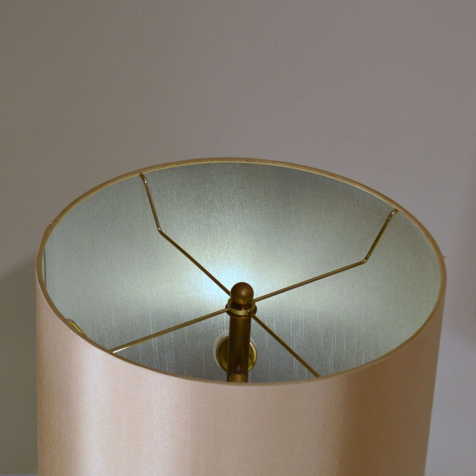 photo furniture Lucite And Brass Italian 1960s Table Lamp With Silk Lamp Shade