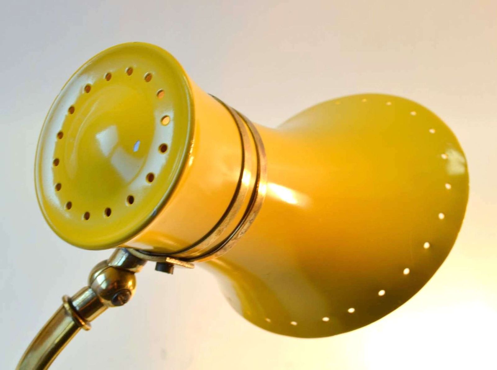 photo vintage Original Pair Stilnovo Table Lamps 1960s Italian Red & Yellow & Brass