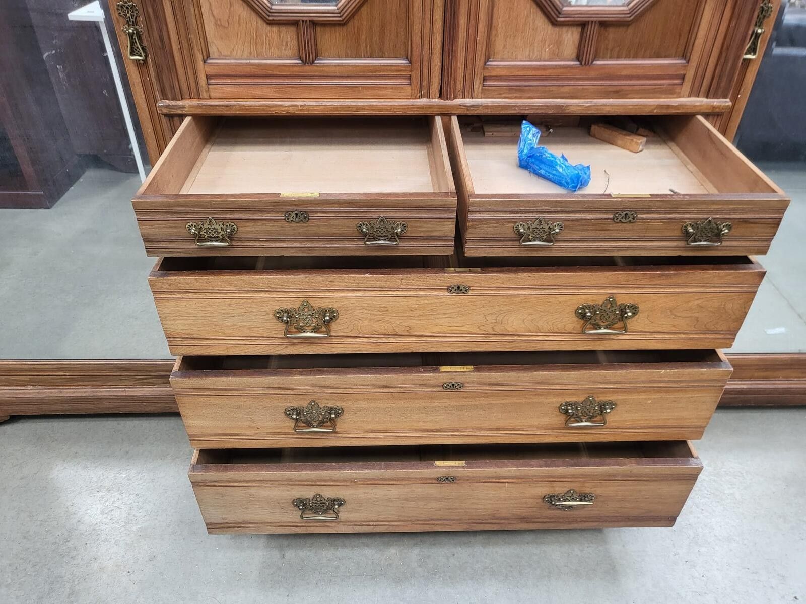 Large Breakdown Antique Victorian Triple Compactum Wardrobe photo buy