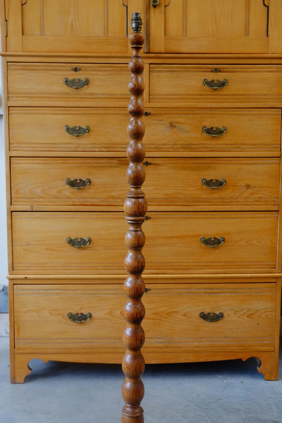 Stunning English Early 20th Century Bobbin Turned Oak Floor Standing Lamp photo Lighting