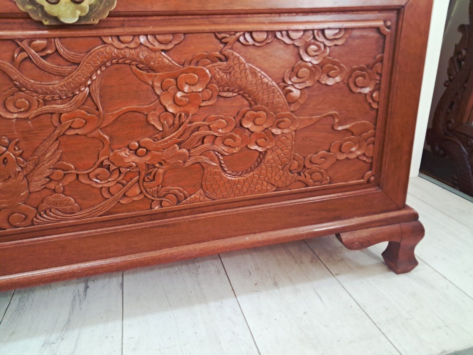 photo vinterior Large Oriental Camphor Wood Trunk Dragon Phoenix Carved Blanket Chest Coffee Tab