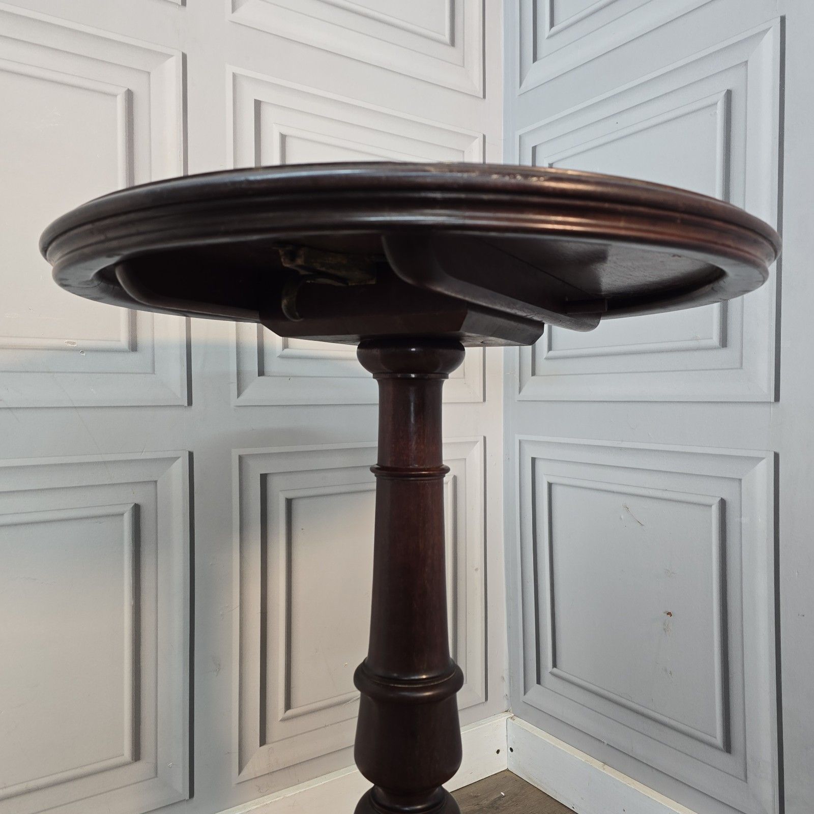 230.0 Antique Tilt Top Table Wine Side Mahogany Occasional Tripod Turned Wood Table photo