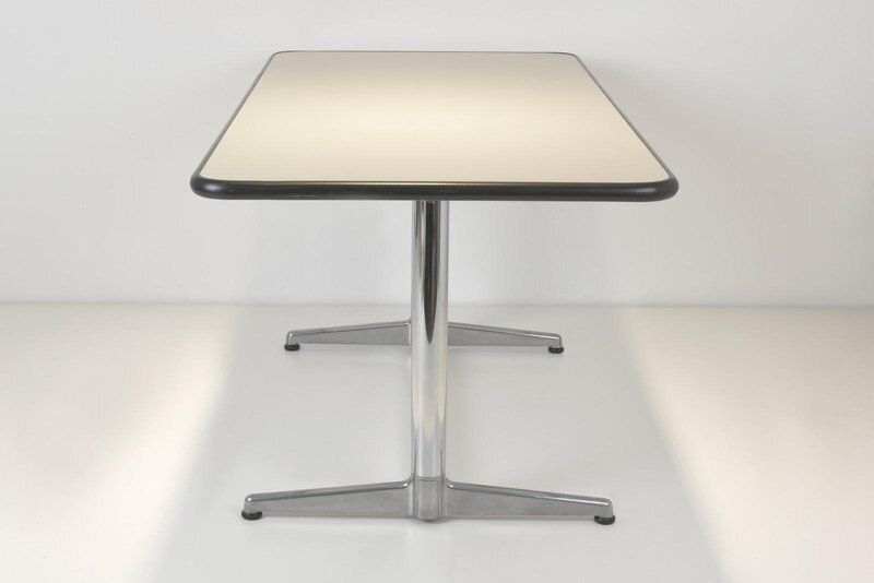 photo furniture Worktable In Aluminium By Giancarlo Piretti For Mobilier International, France, 1970