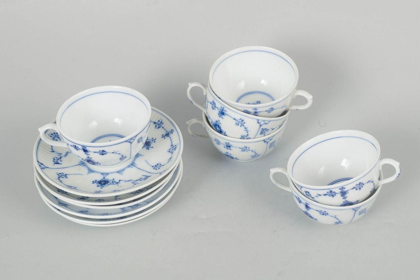 Royal Copenhagen Blue Fluted Plain. Set van zes porseleinen koffiekopjes en schoteltjes photo furniture
