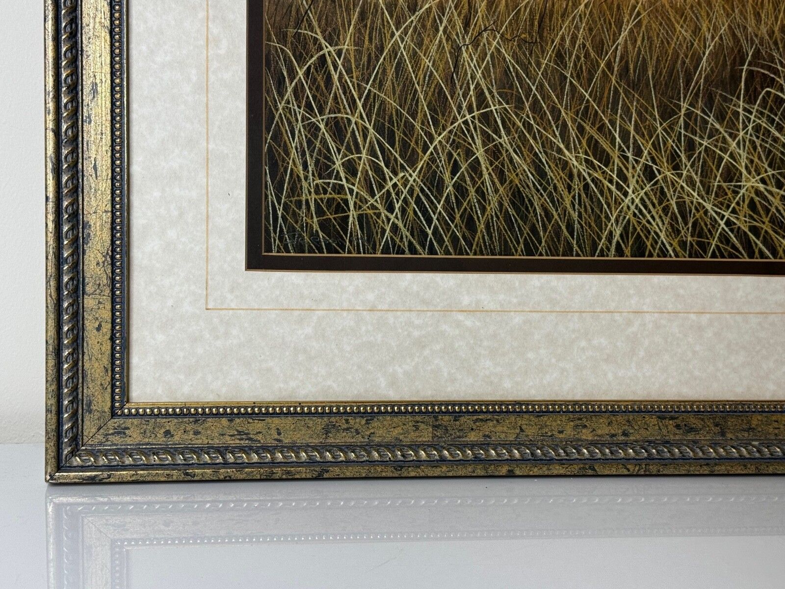 20e-eeuws schilderij van een aanvallende olifantenstier in het Kruger National Park, gesigneerd Peter Jepson, met tentoonstellingslabel photo 5000.0