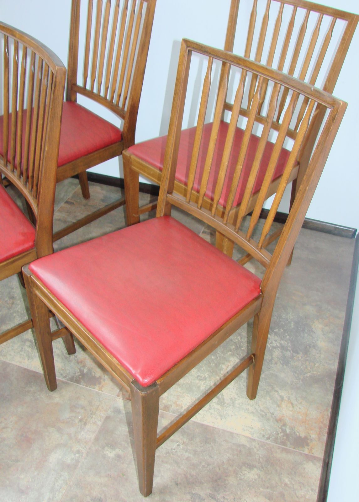 Set van 4 Moder stoelen, ca. jaren 1960 – eiken en kunstleer, vintage photo buy