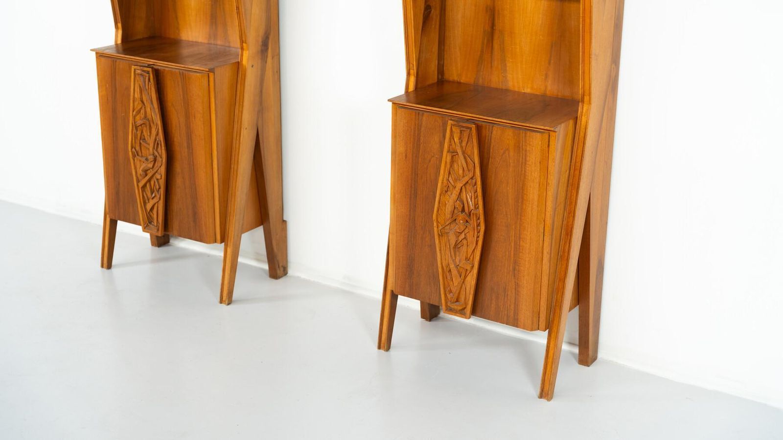 photo vinterior Mid Century Pair Of Italian Wall Units, Walnut, 1970s
