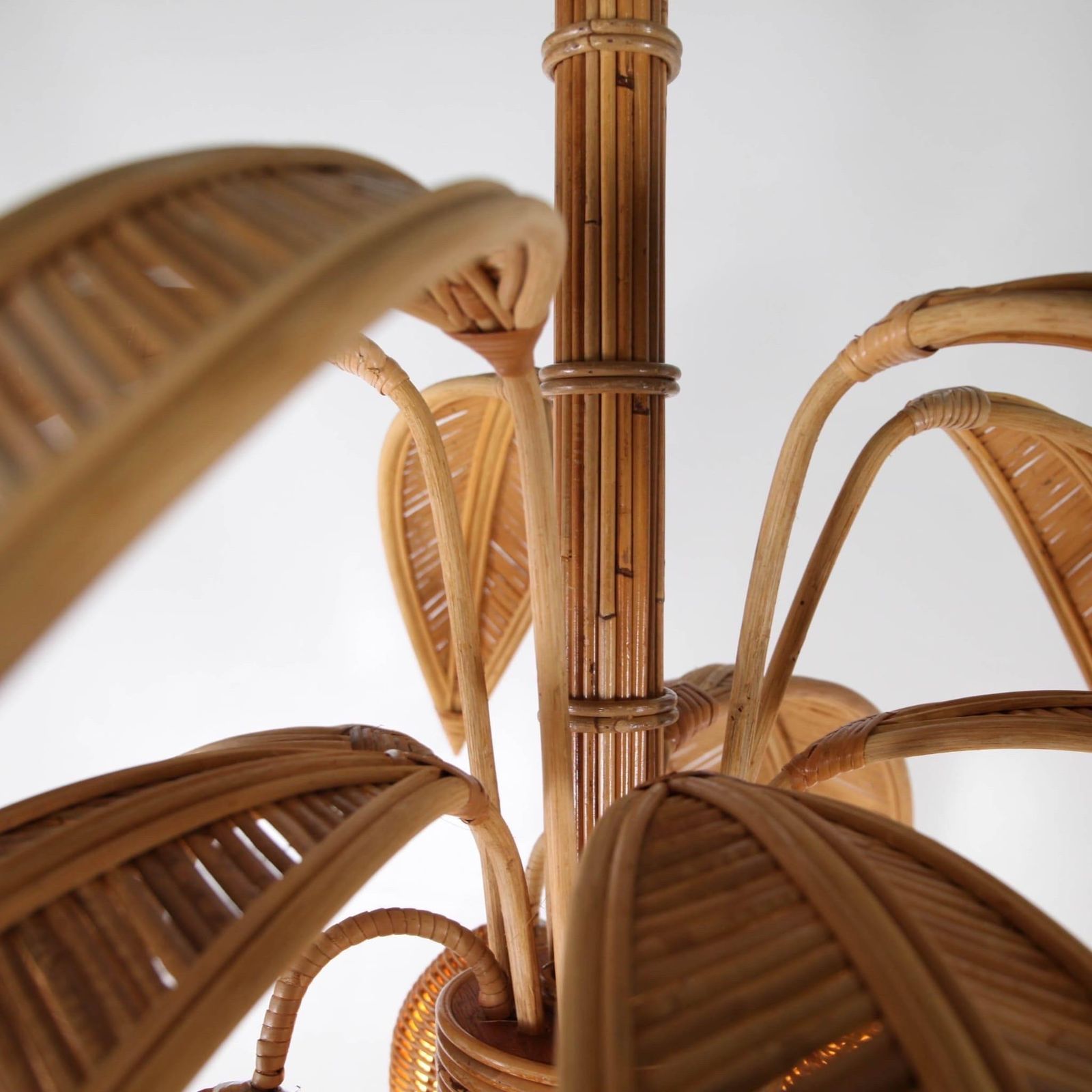 photo furniture Rattan "Palmtree/Coconut" Chandelier