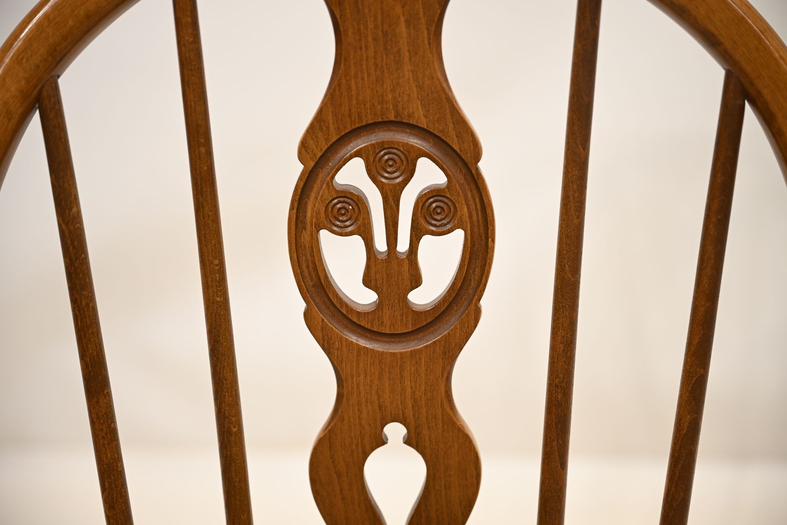 photo vintage 4 Ercol Fleur De Lys Bow Back Kitchen/Dining Chairs Model 878 Free Uk Delivery