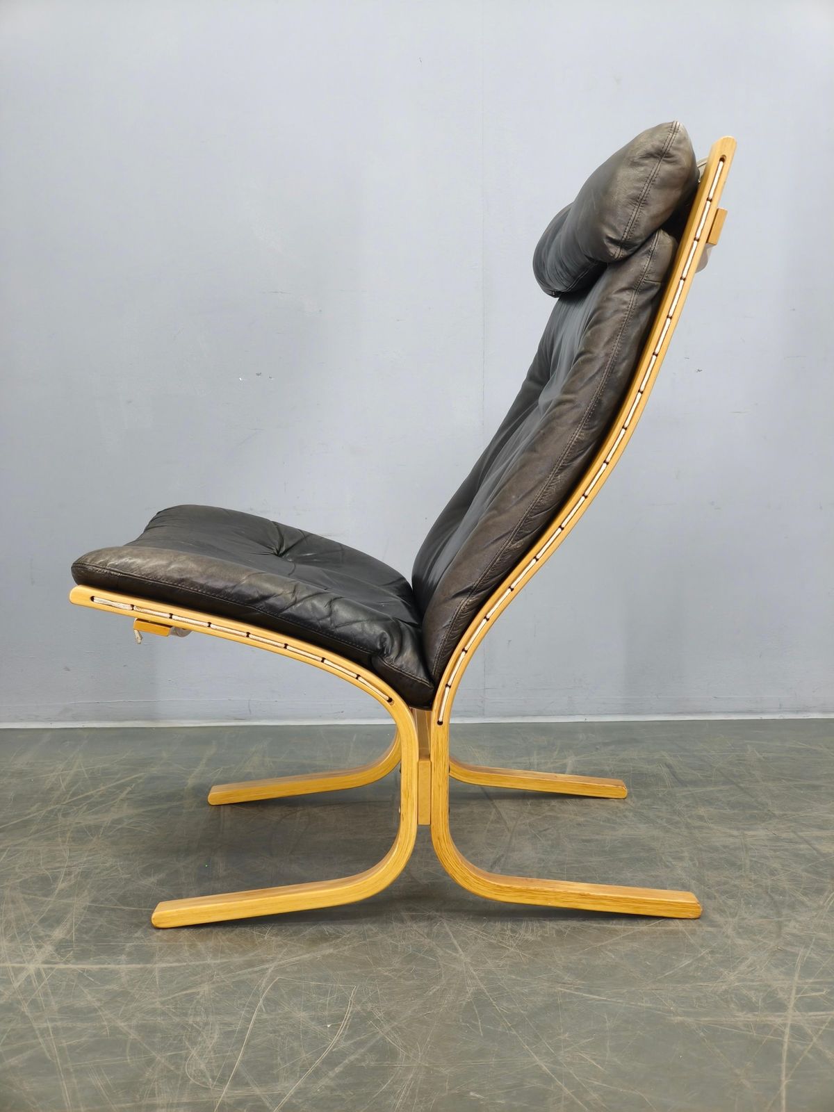 791.0 Fauteuil Siesta en cuir par Ingmar Relling, Norvège, années 1970 photo