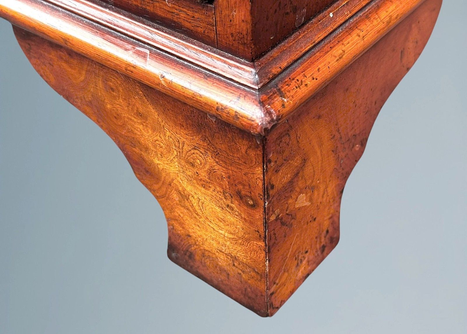photo vinterior Small Figured Walnut Chest Of Drawers