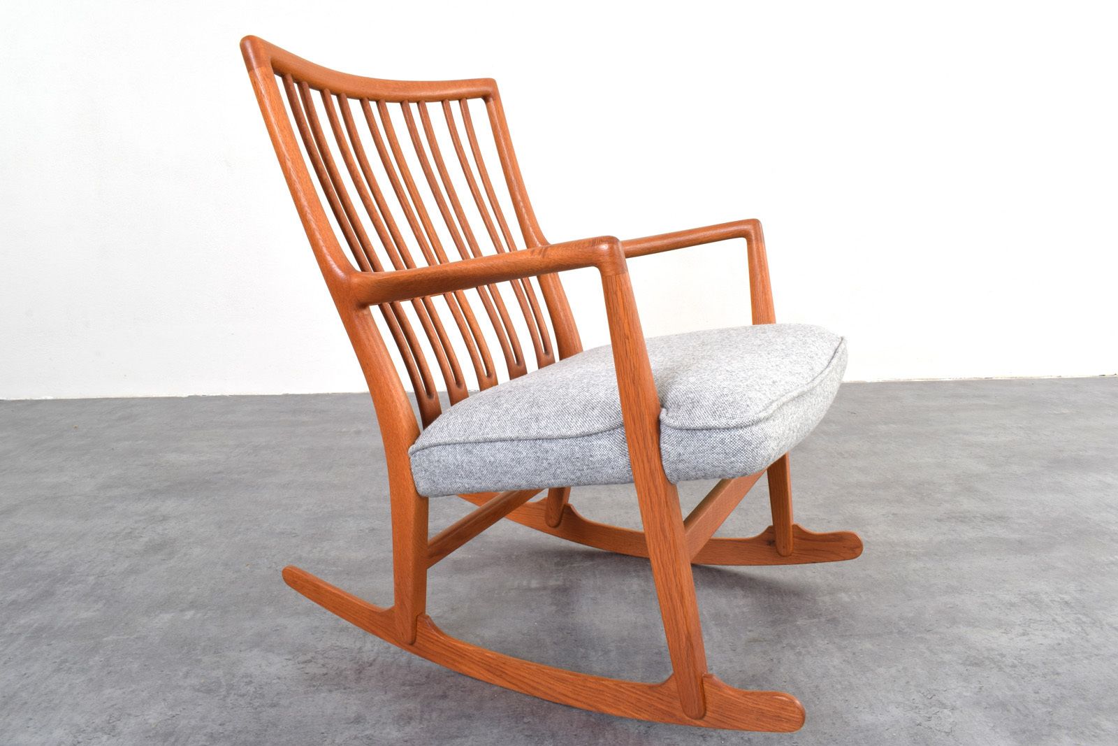 photo for sale Oak Ml33 Rocking Chair By Hans J. Wegner For A/S Mikael Laursen, 1950s