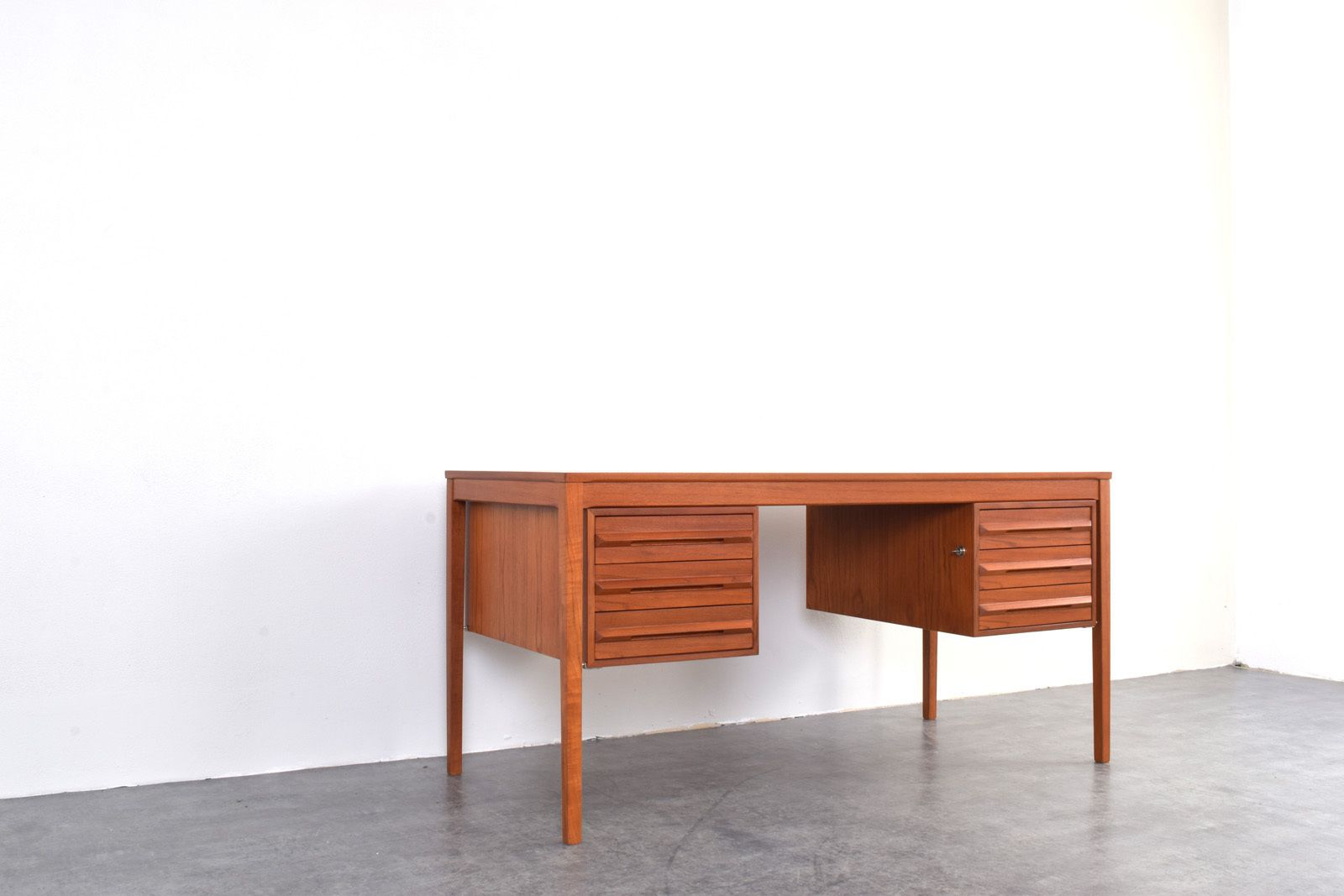 photo furniture Mid Century Teak Executive Desk By Torbjørn Afdal For Bruksbo