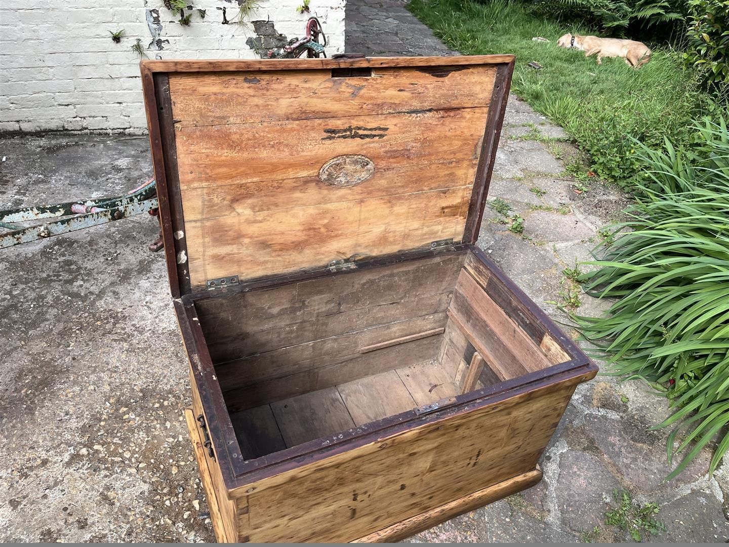 photo furniture Large Antique Pine Blanket Box C.1900
