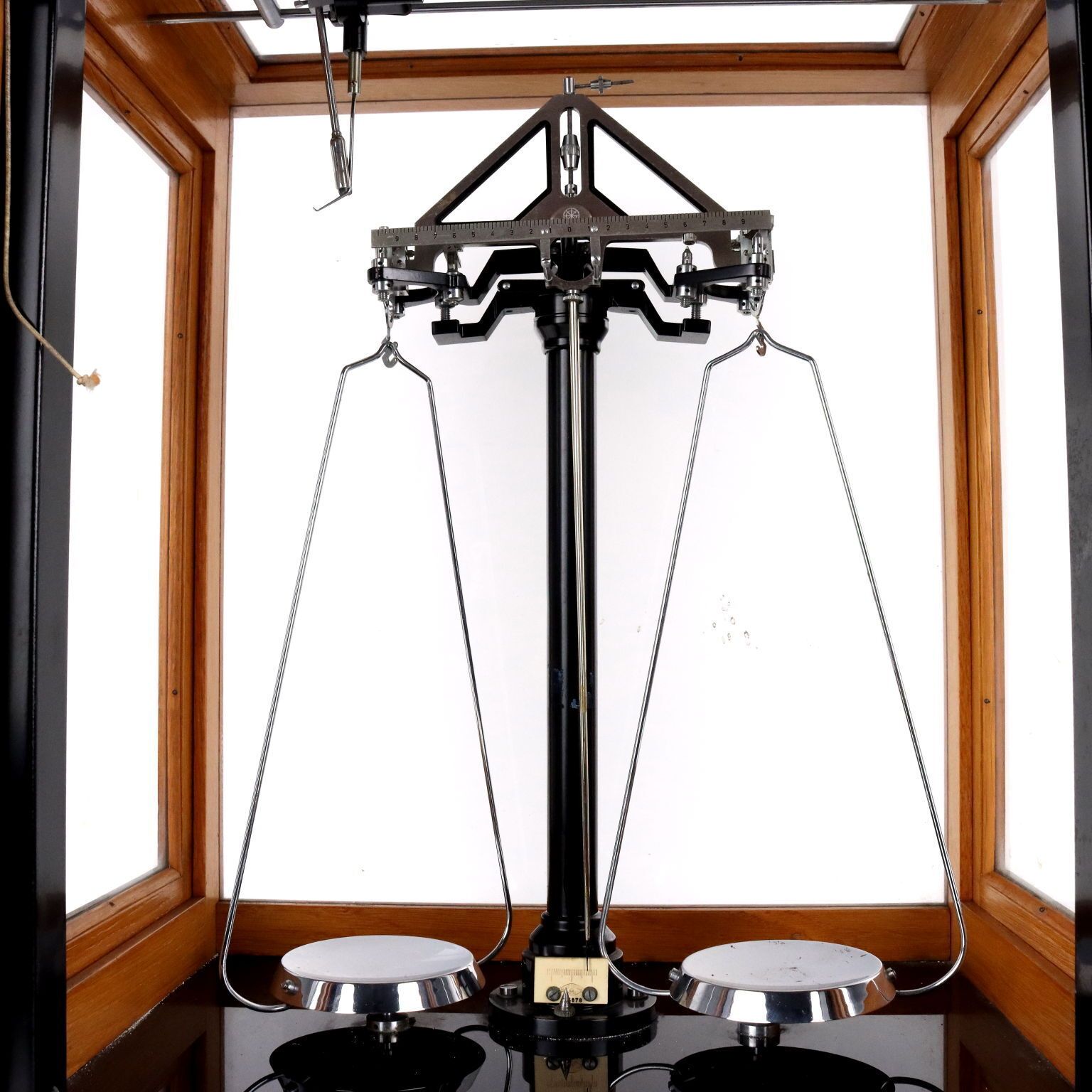 Antieke analoge weegschaal met koffer, Galileo Sartorius, Milaan, 20e eeuw photo Woonaccessoires
