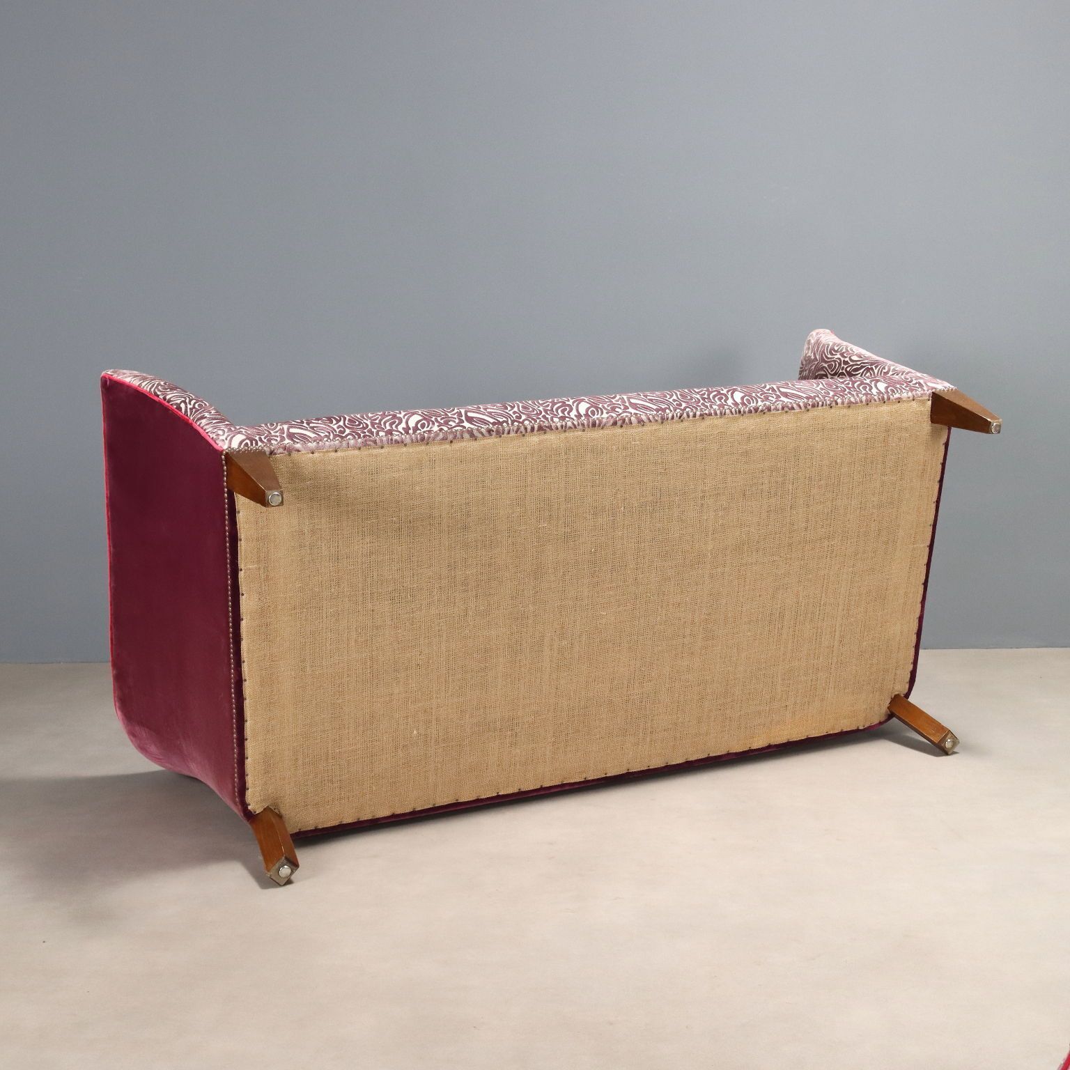 photo furniture Antique Sofa Velvet Walnut Painted Beech Italy XX Century