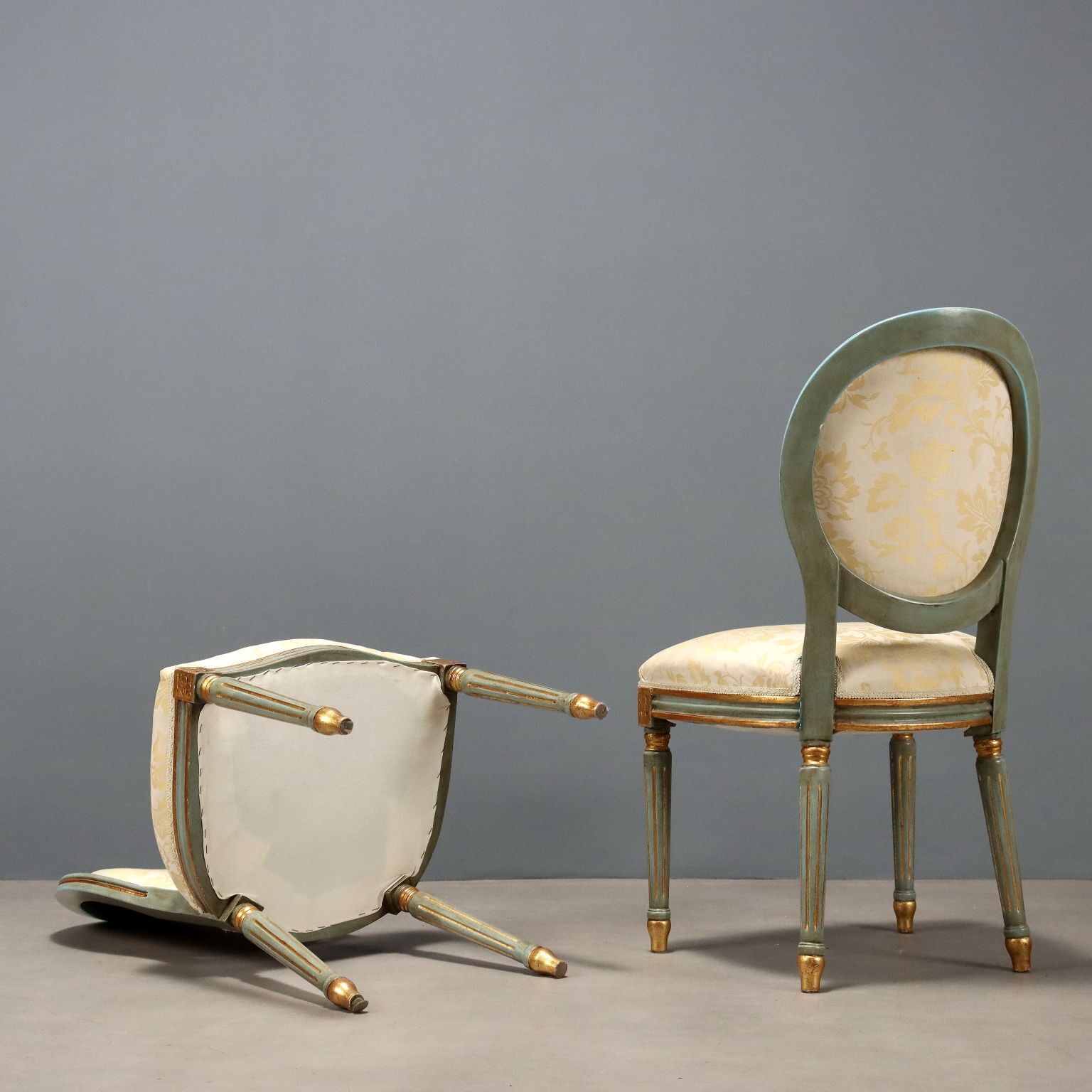 photo furniture Chaises de style néoclassique en bois laqué, Italie, XXe siècle