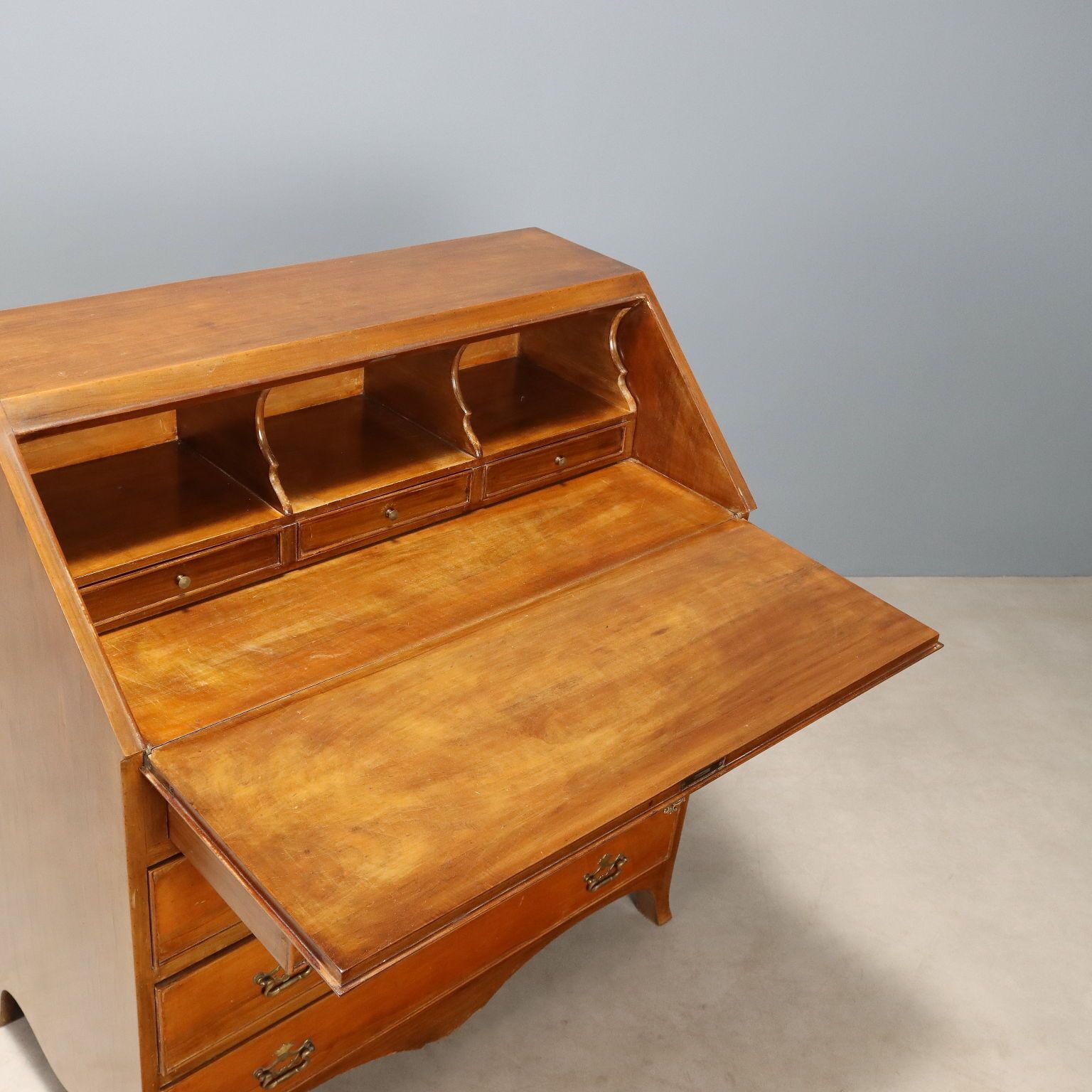 photo furniture Cabinet à abattant d'époque, placage d'acajou, Italie, début du XXe siècle