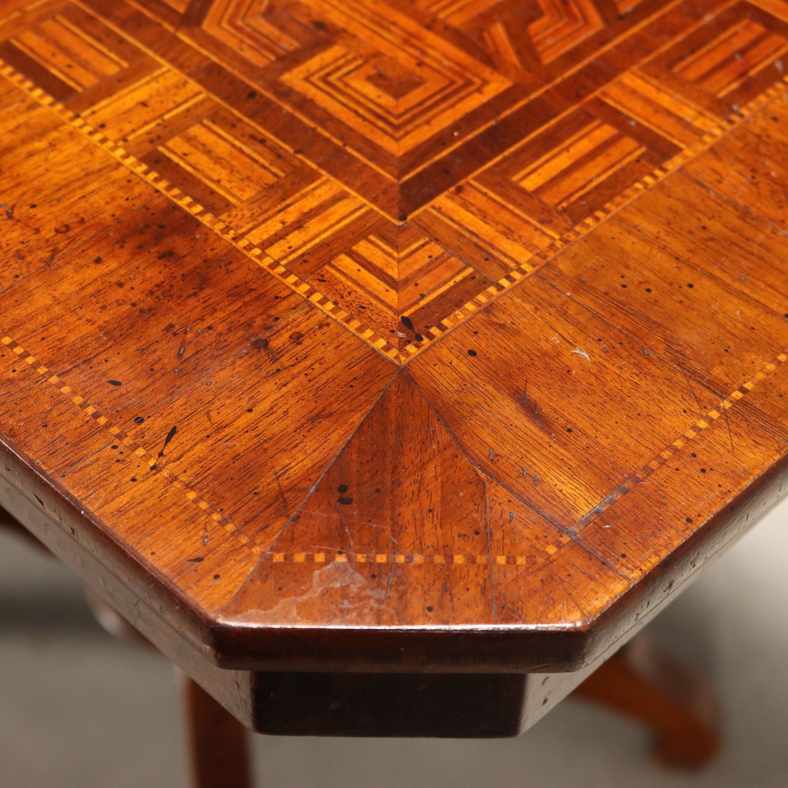 photo for sale Table basse en noyer