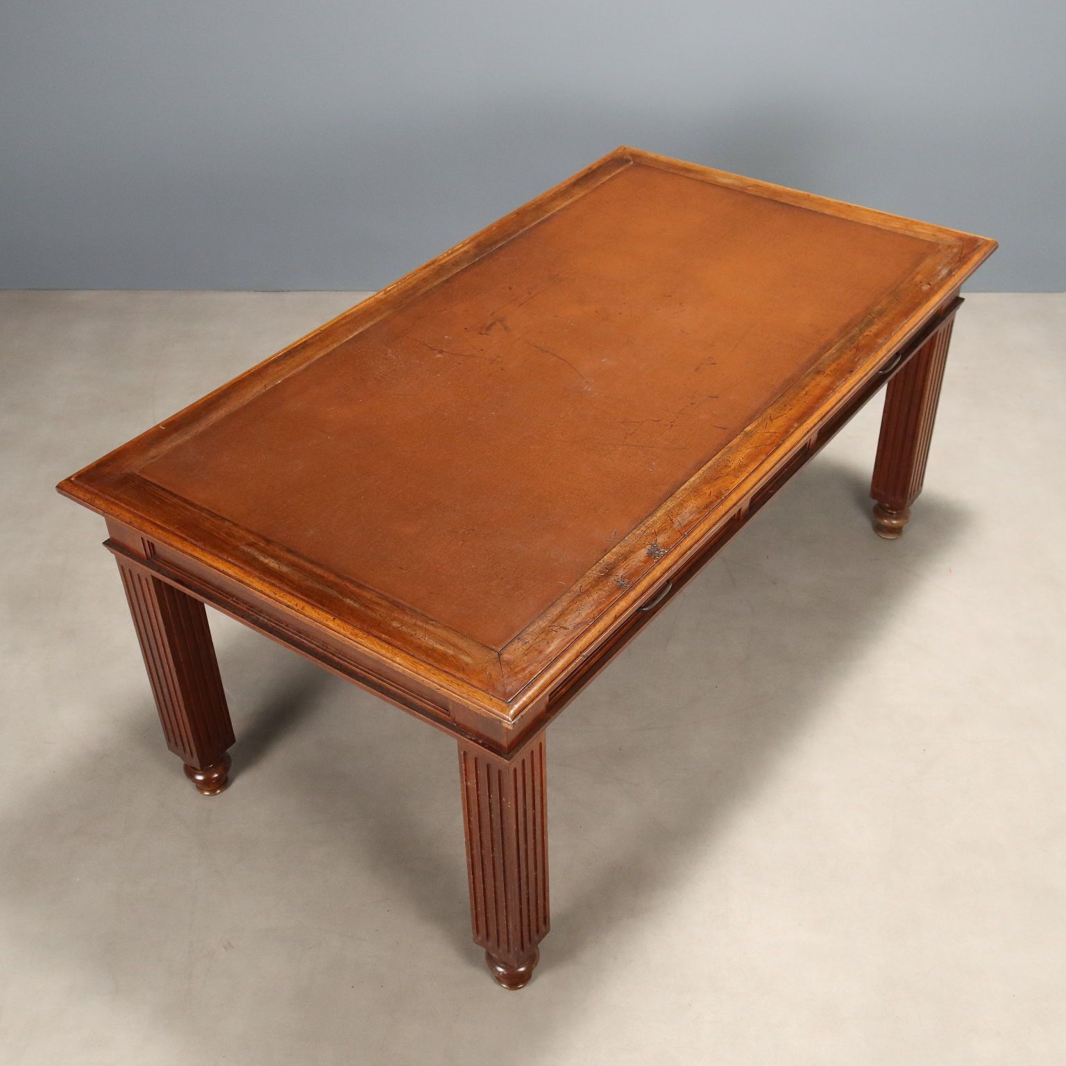photo for sale Antiek bureau walnoot bruin leer Italië 19e eeuw