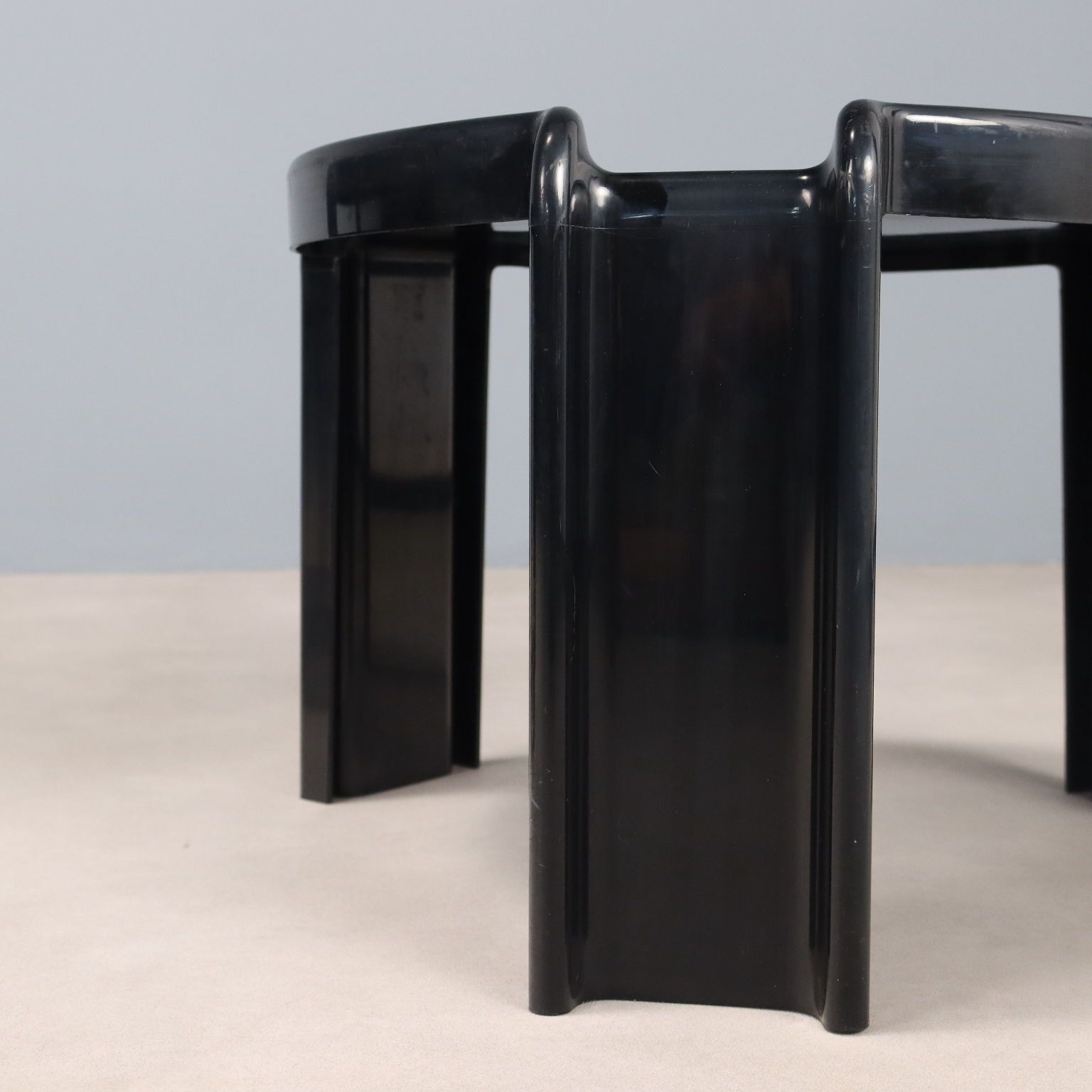 Tables basses Kartell, design Giotto Stoppino, Italie, années 1970 photo vinterior