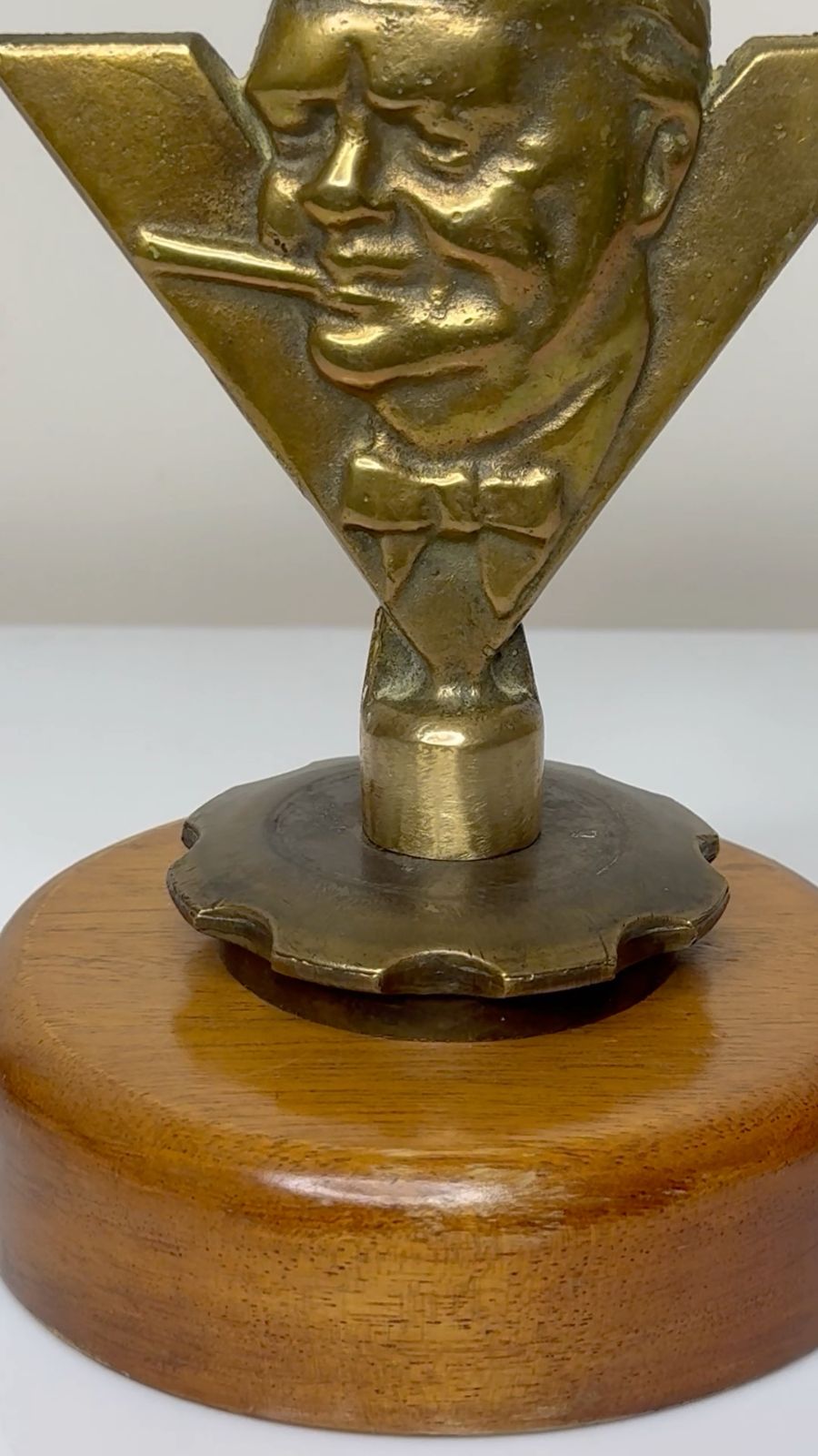 Historisch WW2 klein Winston Churchill V for Victory bronzen automascotsculptuur photo furniture