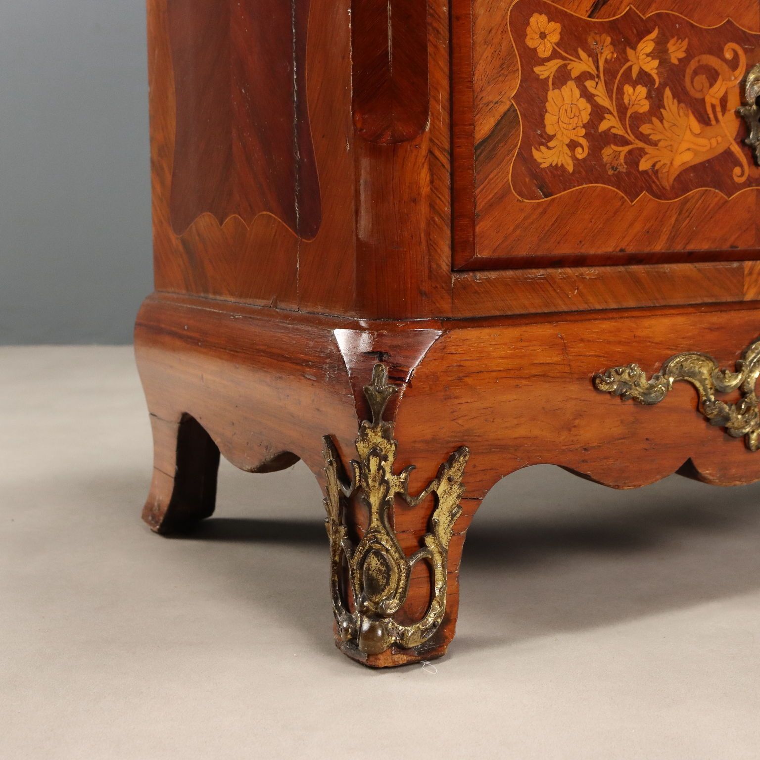 photo for sale Cabinet d'époque Napoléon III en bois de violette, XIXe siècle