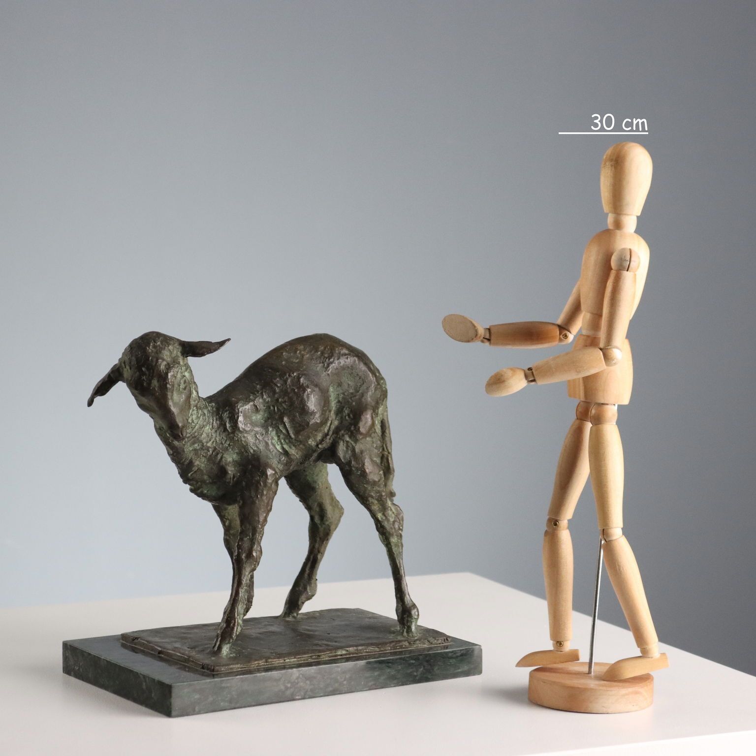 Sculpture en bronze d'époque représentant un agneau, signée Nando Conti, XXe siècle photo furniture