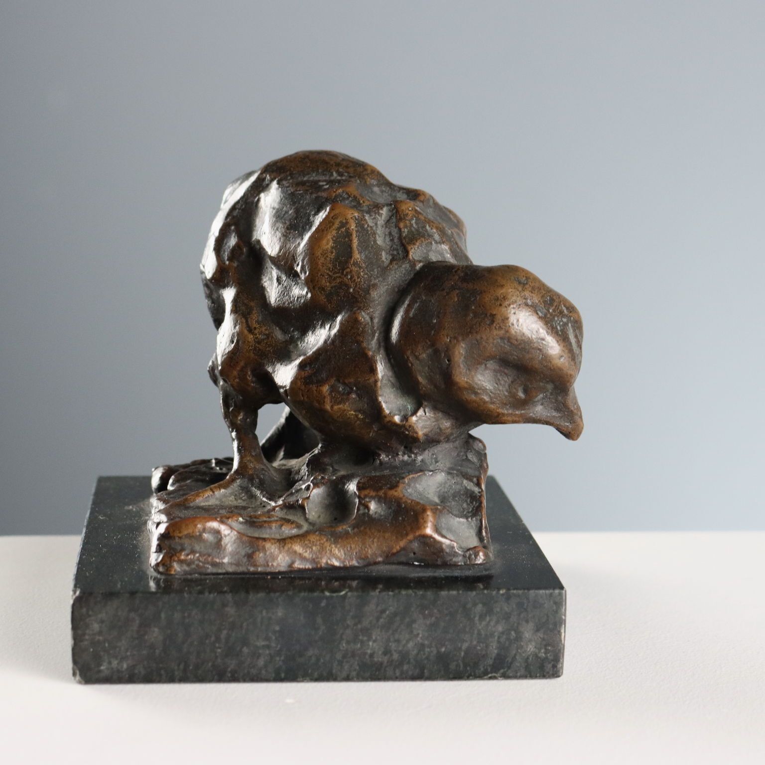 Sculpture d'époque en bronze, oiseau sur socle en marbre noir, Italie, XIXe siècle photo 350.0