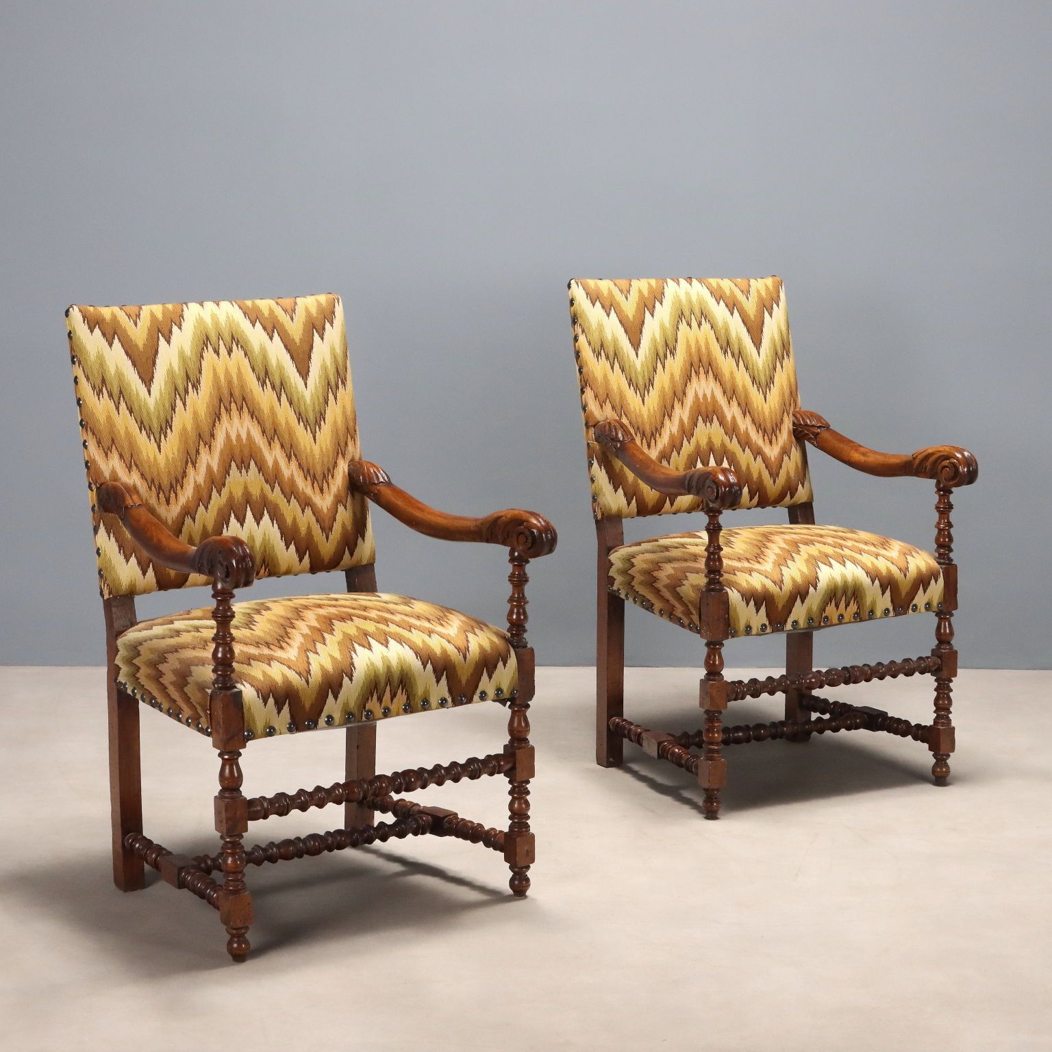 Fauteuils baroques en hêtre et tilleul, tissu, XVIIIe siècle