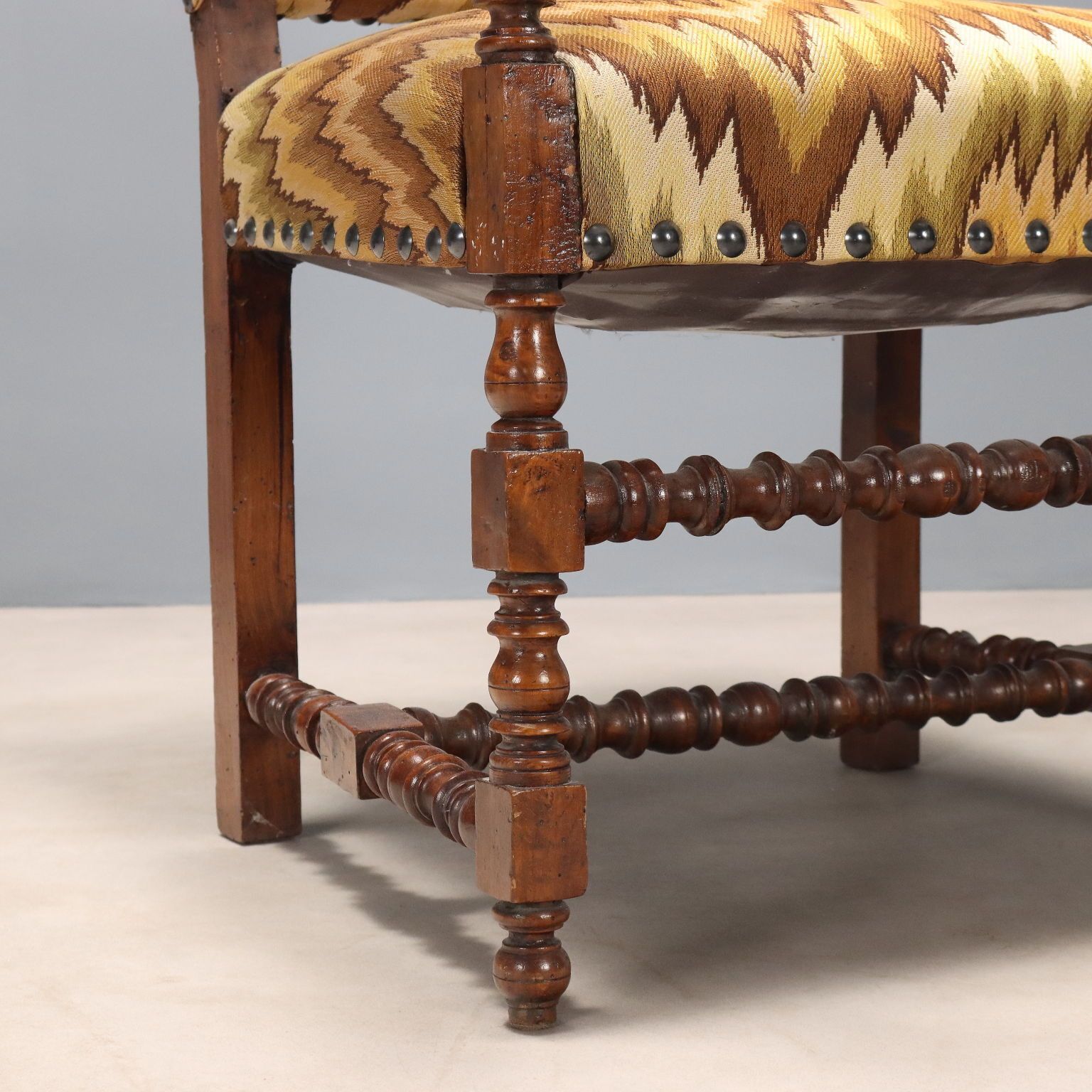 Fauteuils baroques en hêtre et tilleul, tissu, XVIIIe siècle photo vinterior