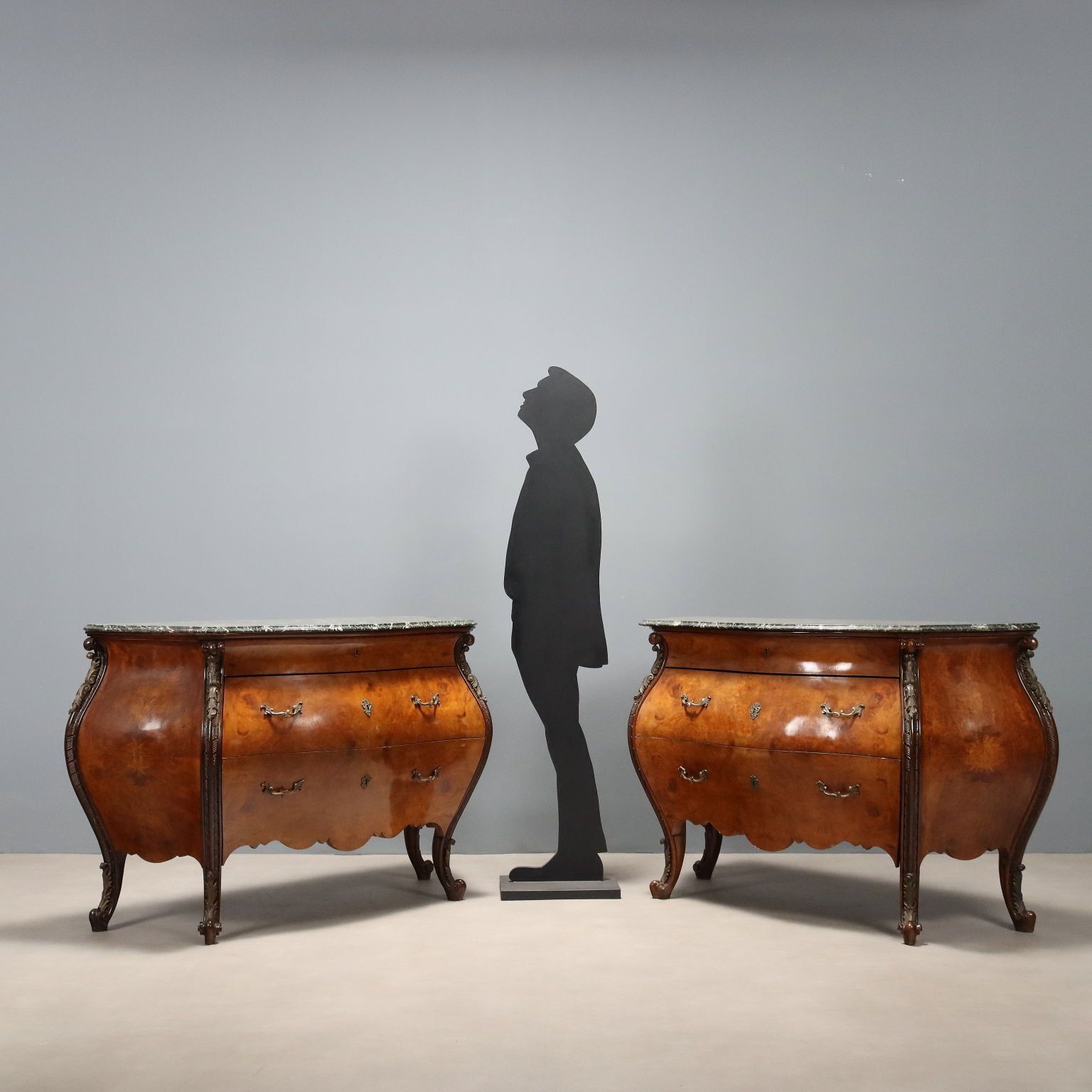 Commodes de style baroque en noyer, XIXe siècle photo for sale
