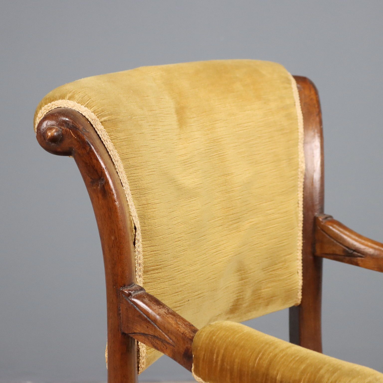 Antieke fauteuil, walnoot, stof, Italië, eind 19e eeuw photo Meubels