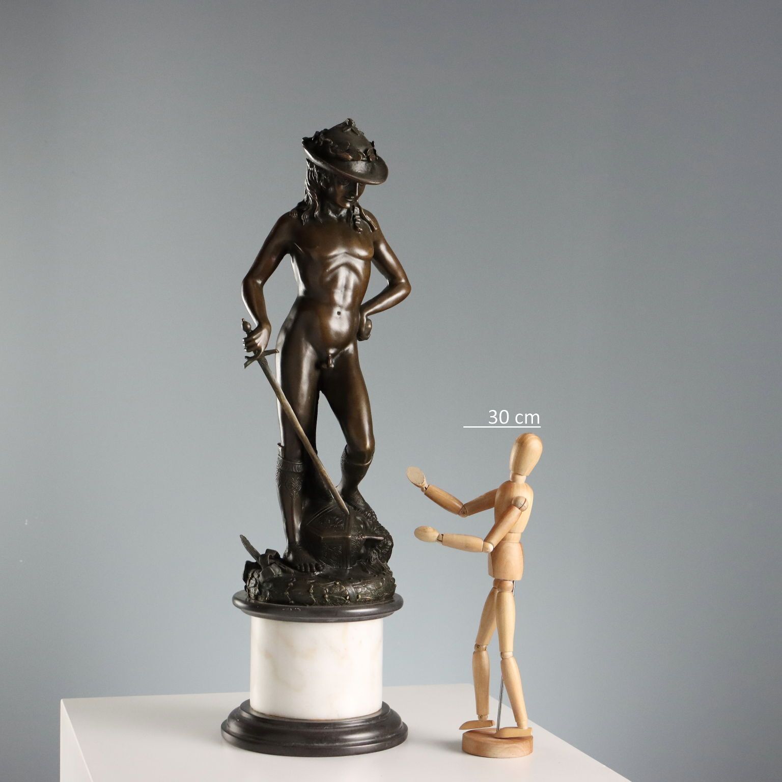 Sculpture en bronze d'époque, copie du David de Donatello, Italie, XXe siècle photo furniture