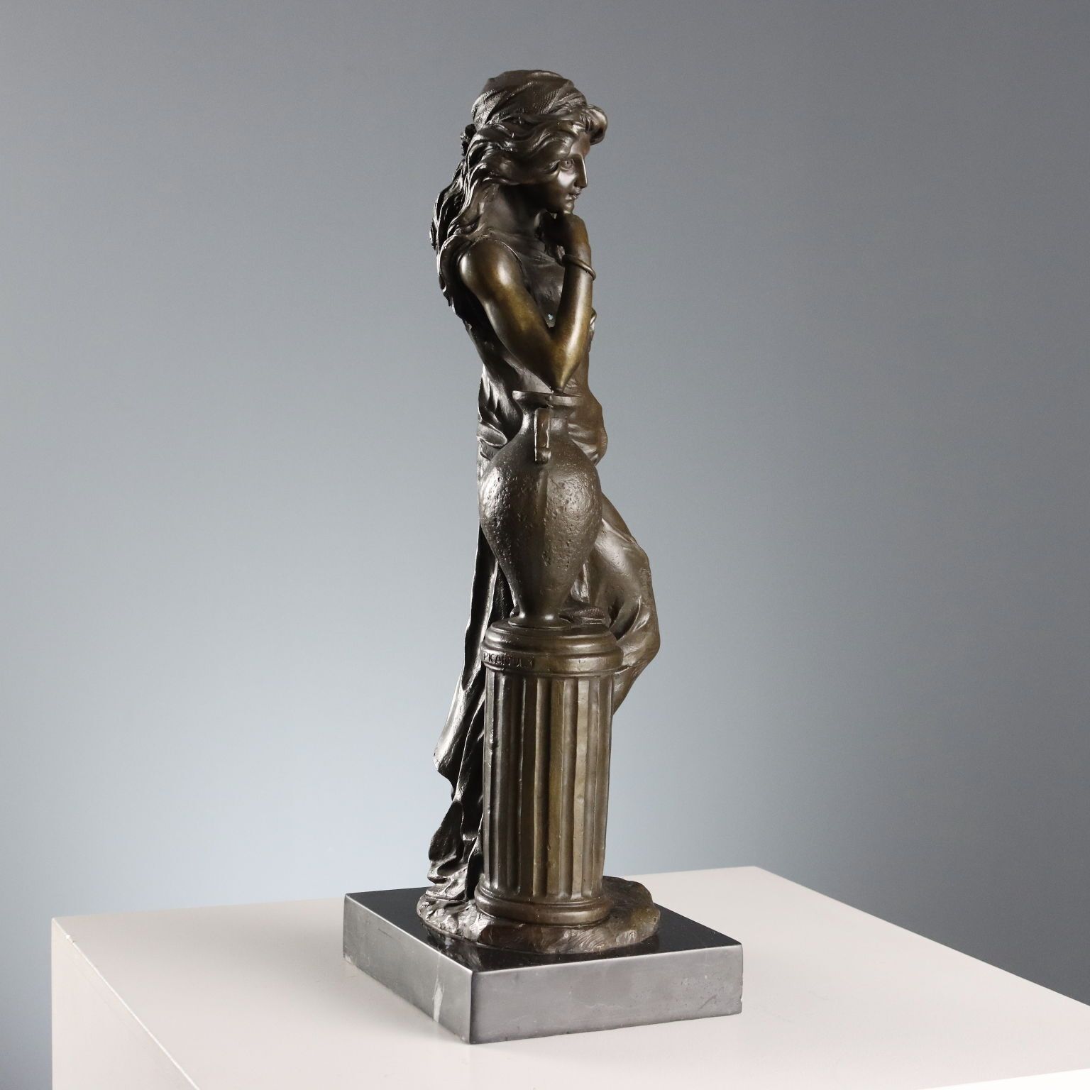 Figure féminine d'époque en bronze, d'après le modèle de E. Picault, années 1900 photo buy