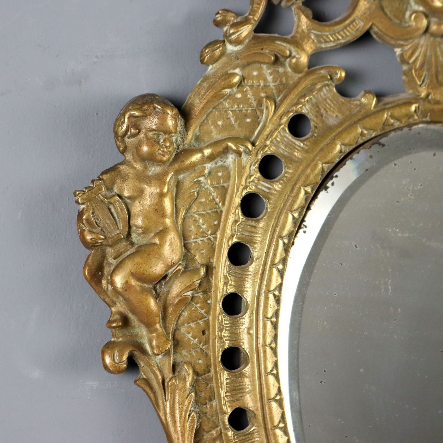 Miroir d'époque en bronze à décors végétaux et volutes, Italie, XIXe-XXe siècle photo Décoration
