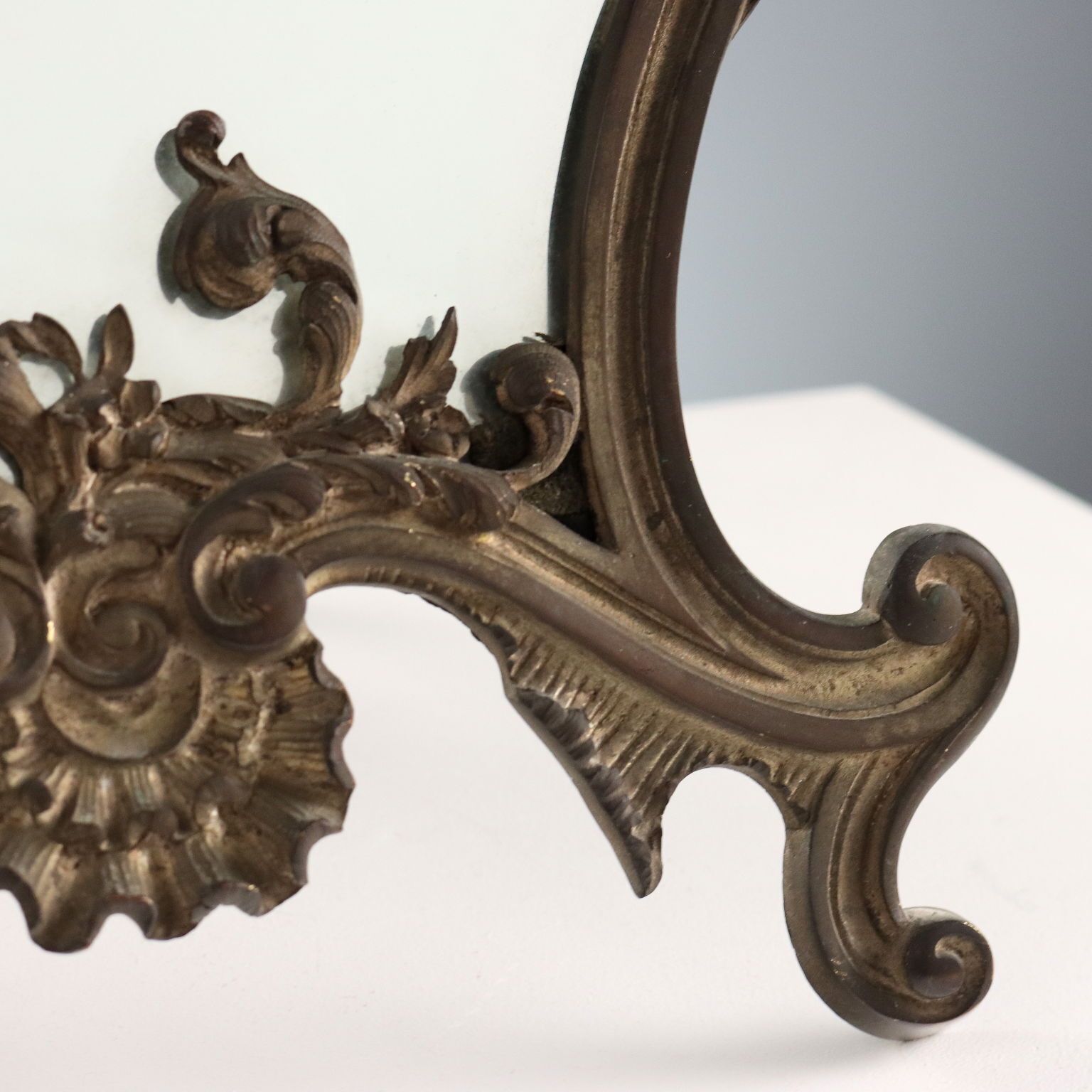 photo furniture Miroir de table de style rococo en bronze, XIXe-XXe siècle
