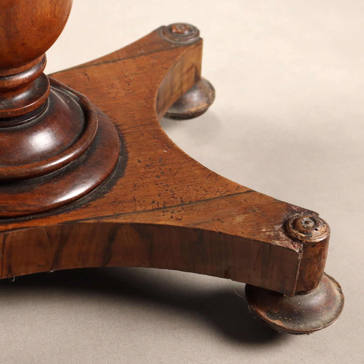 photo for sale Klein antiek houten tafeltje met lade, Italië, 19e eeuw