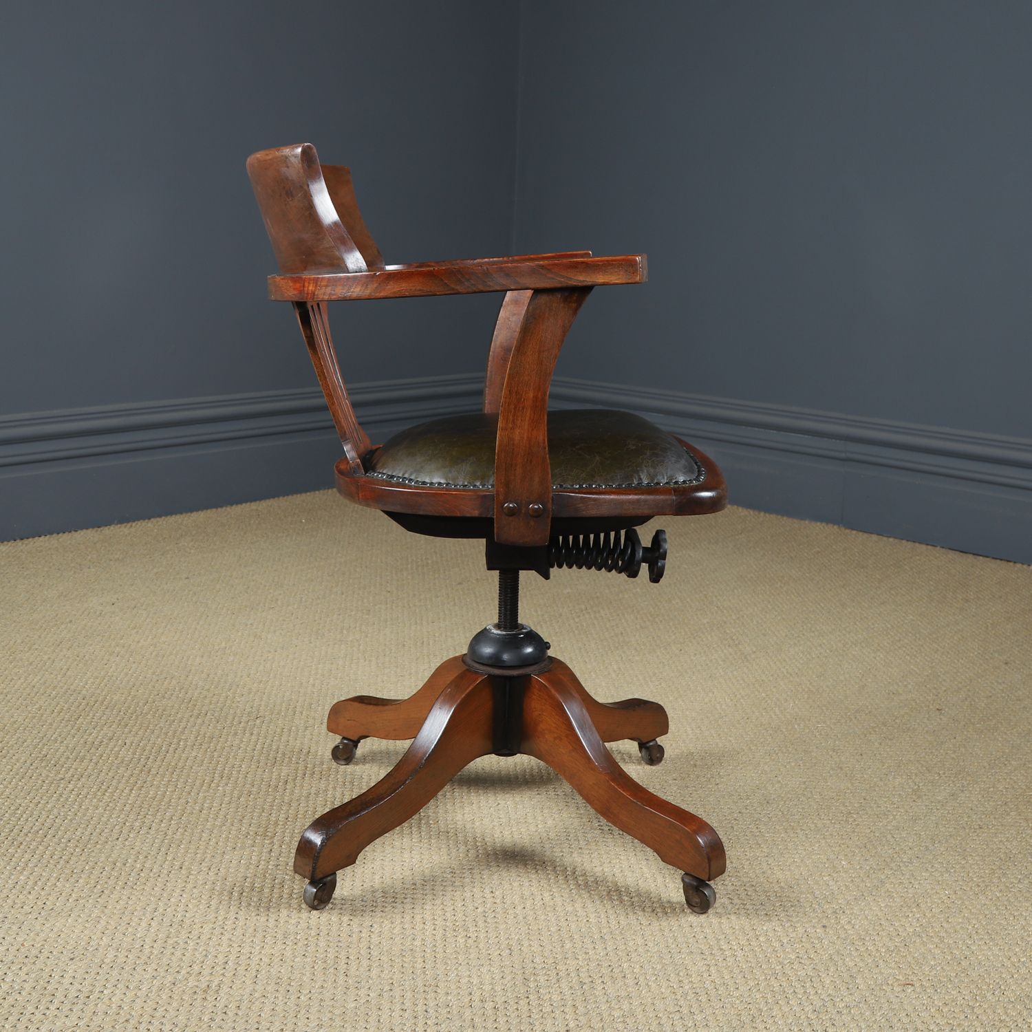 photo vintage English Edwardian Beech & Green Leather Revolving Office Desk Arm Chair (Circa 1910)