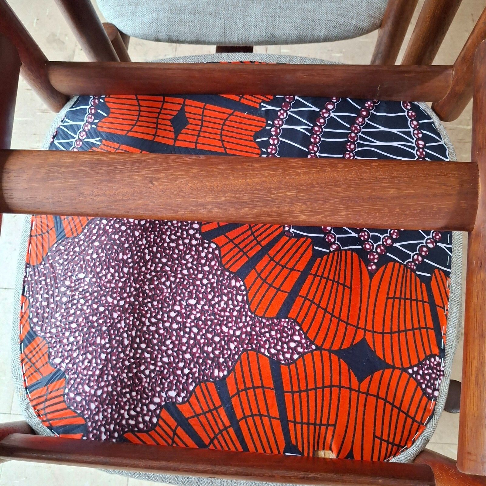 photo vinterior Fab Vintage Set Of 4 Parker Nordic Australian Teak Dining Chairs Neutral Fabric